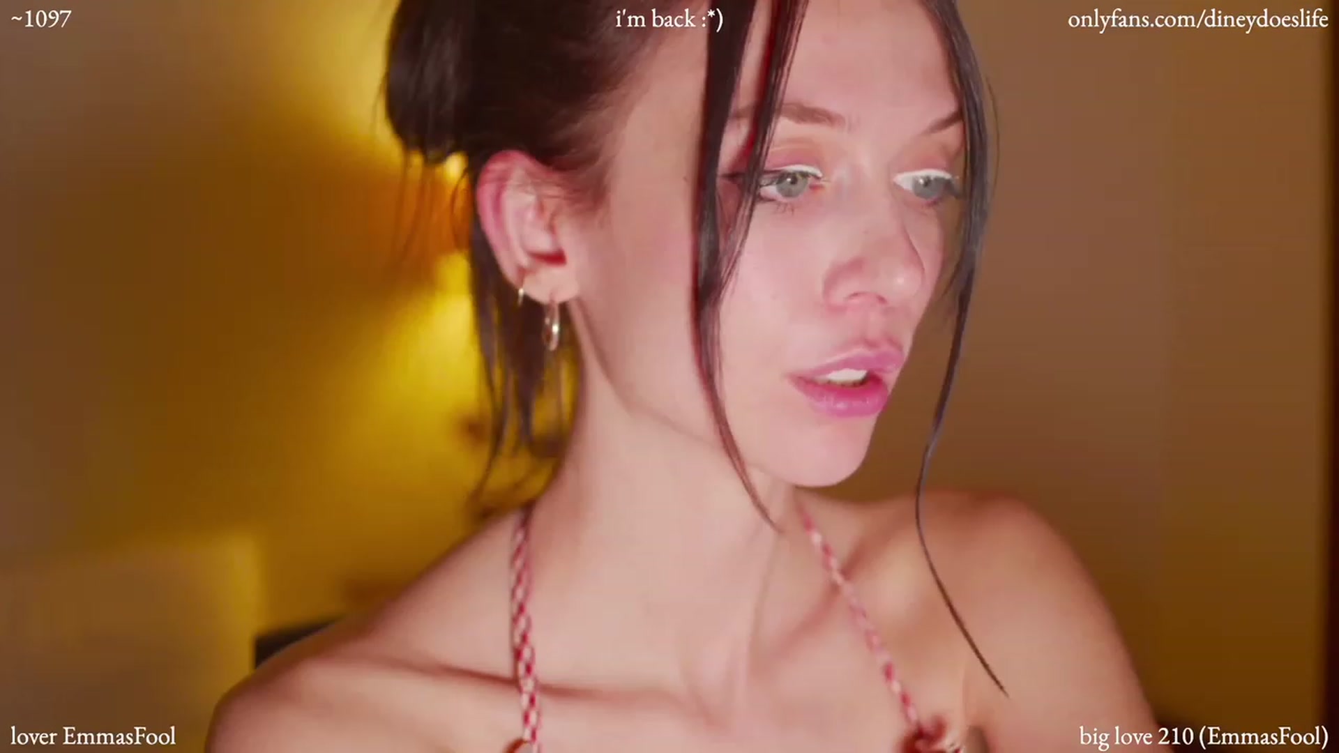 Gallery image thumbnail from diney_'s myfreecams stream on, 06/17/2023, 03:53 image 15 of 20