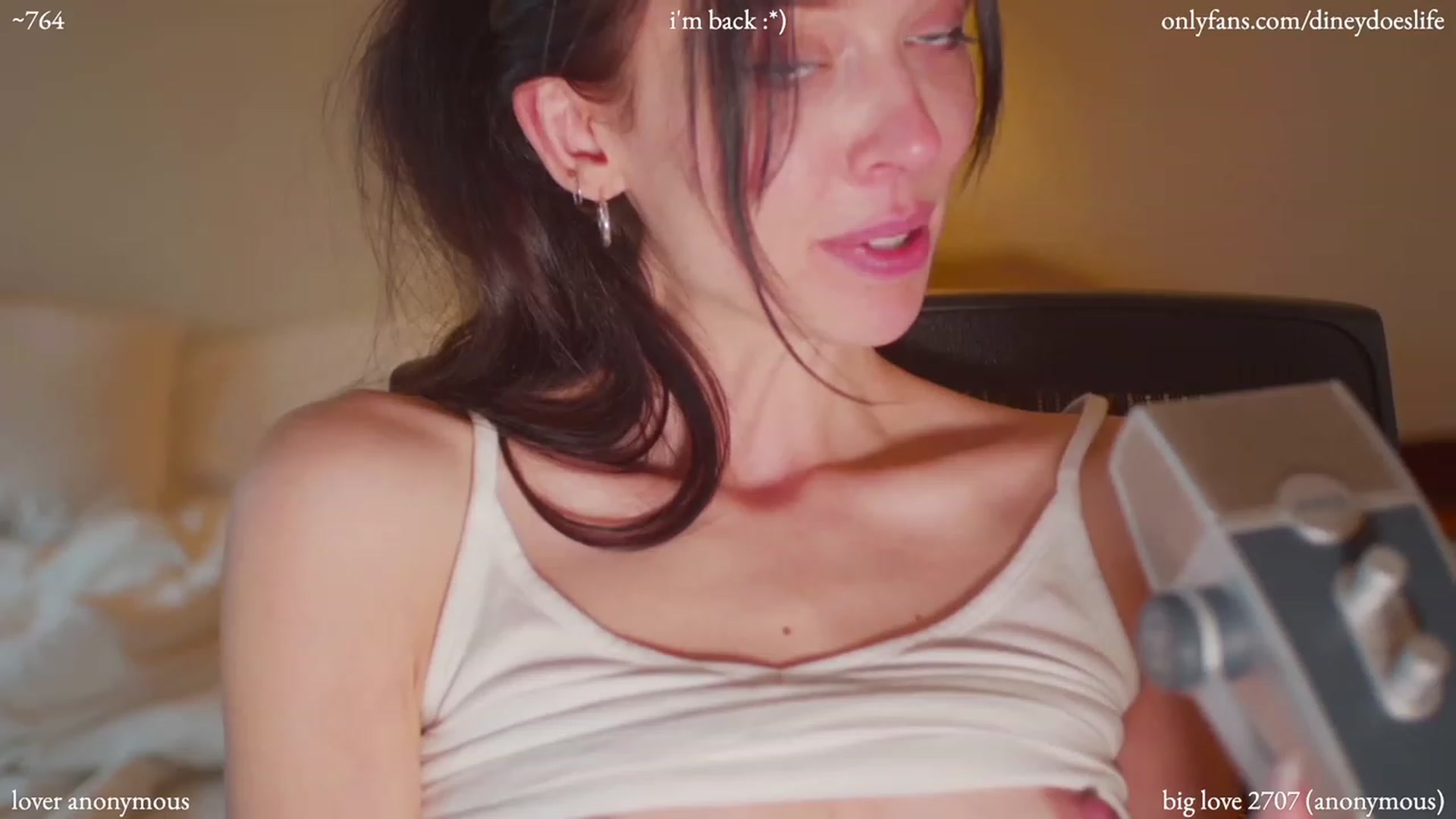 Gallery image thumbnail from diney_'s myfreecams stream on, 06/17/2023, 23:05 image 19 of 20