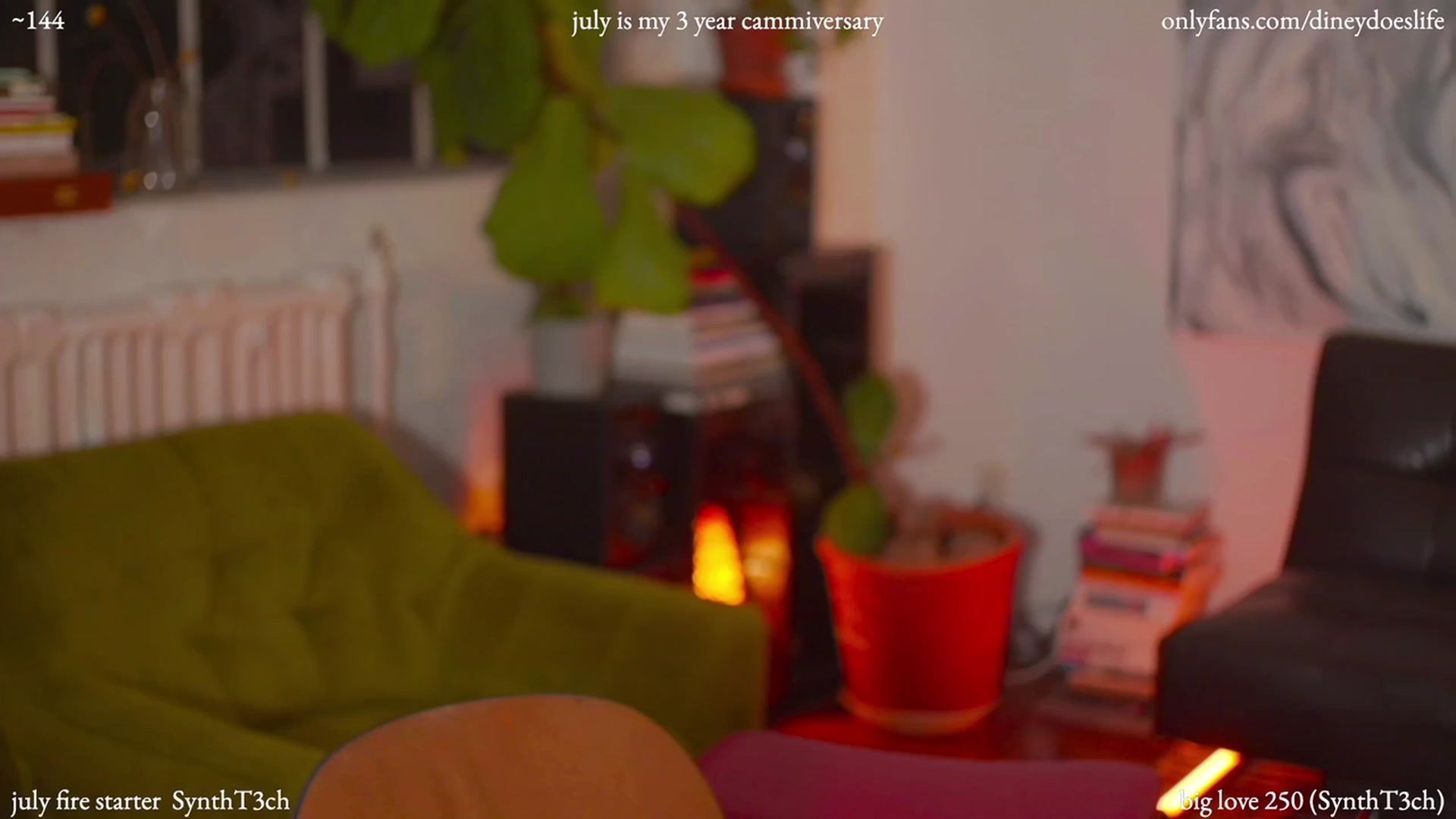 Gallery image thumbnail from diney_'s myfreecams stream on, 07/12/2023, 04:48 image 8 of 20
