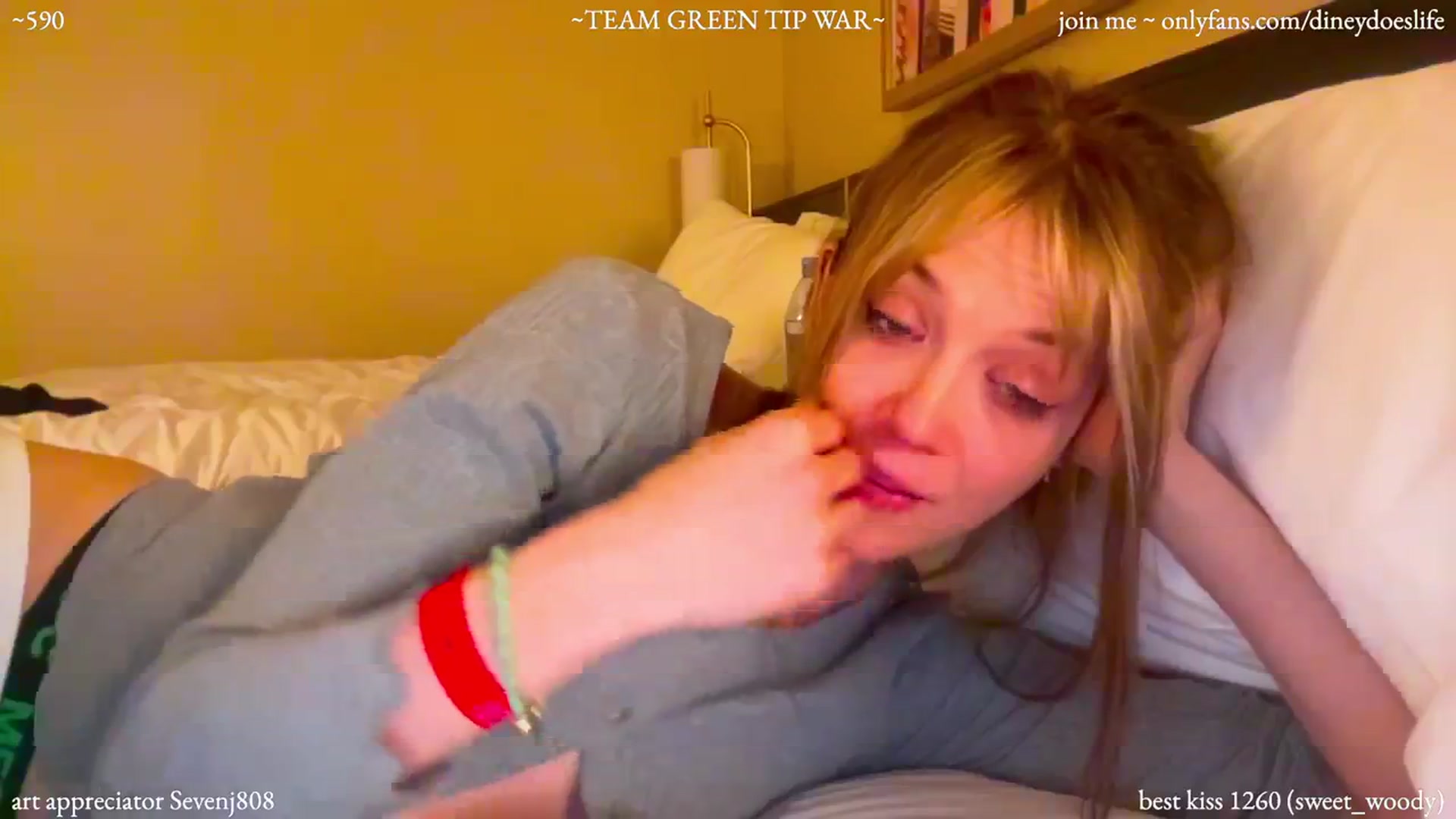 Gallery image thumbnail from diney_'s myfreecams stream on, 01/26/2024, 08:40 image 15 of 20