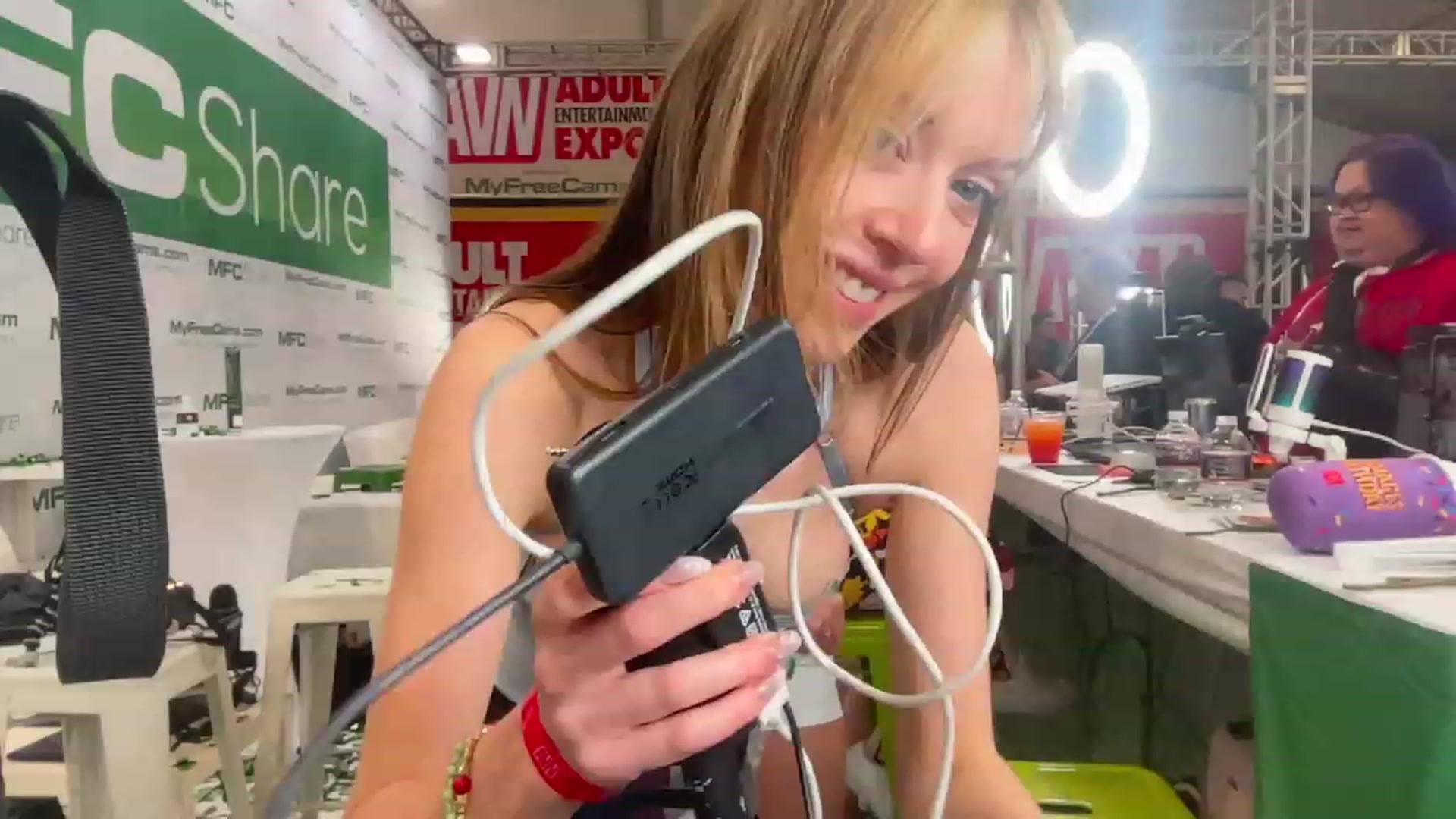 Gallery image thumbnail from diney_'s myfreecams stream on, 01/27/2024, 03:04 image 20 of 20