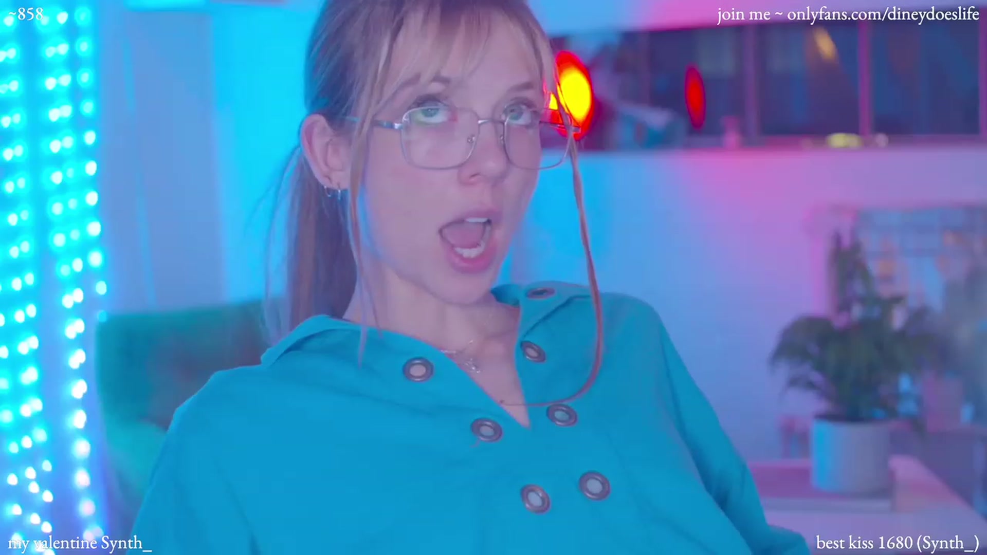 Gallery image thumbnail from diney_'s myfreecams stream on, 03/12/2024, 04:55 image 12 of 20
