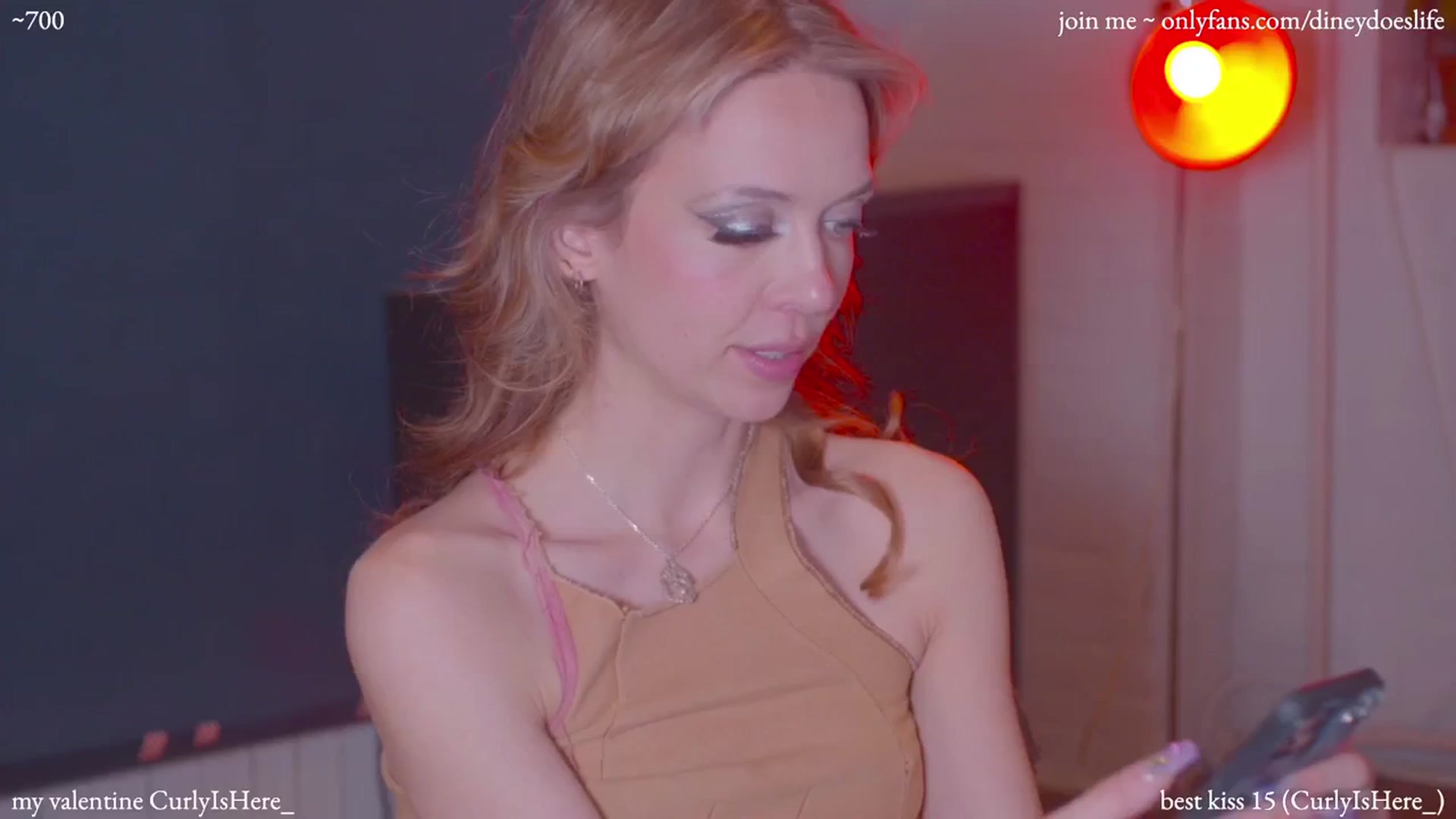 Gallery image thumbnail from diney_'s myfreecams stream on, 03/18/2024, 04:42 image 2 of 20