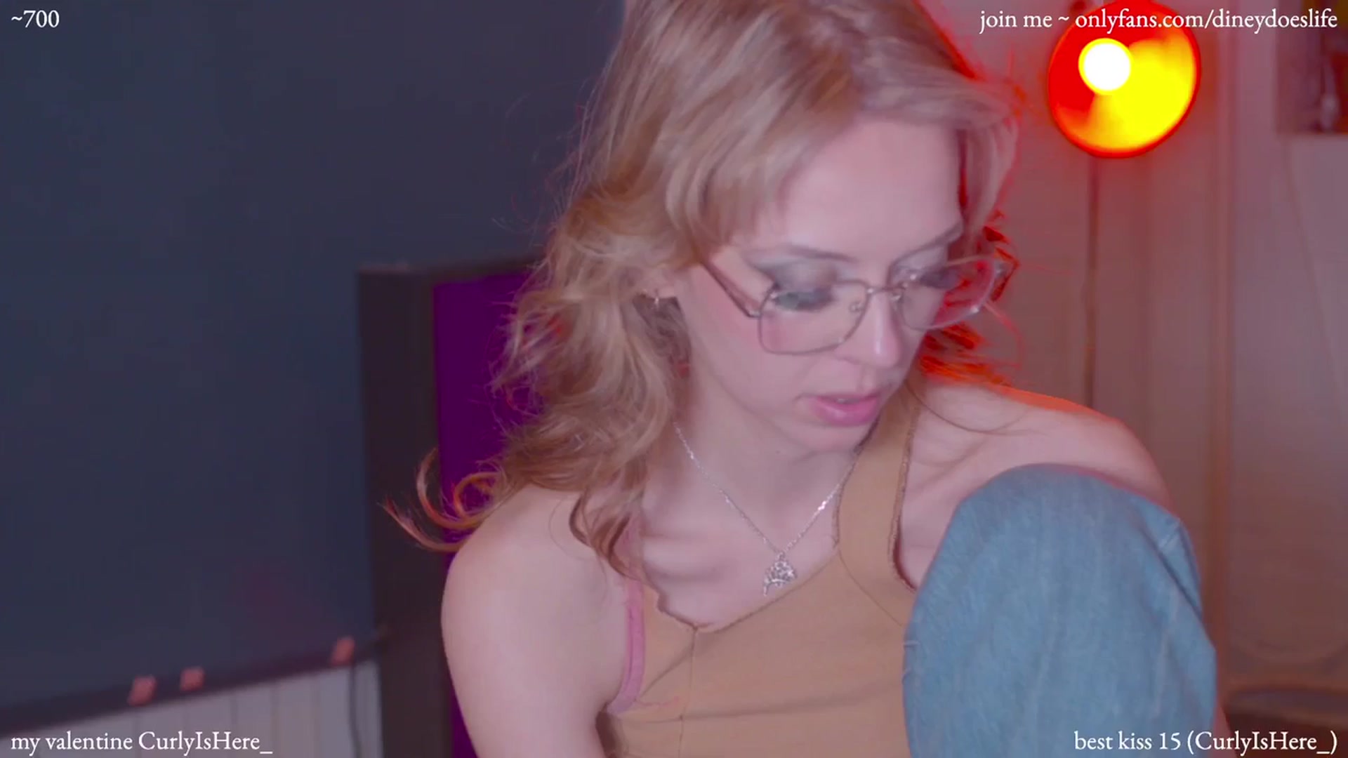Gallery image thumbnail from diney_'s myfreecams stream on, 03/18/2024, 04:42 image 8 of 20