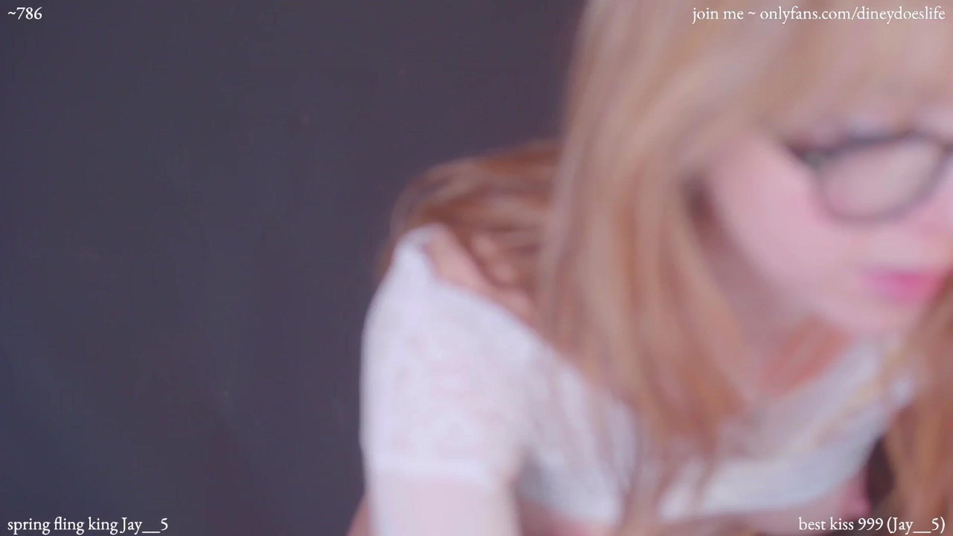 Gallery image thumbnail from diney_'s myfreecams stream on, 04/03/2024, 04:42 image 17 of 20