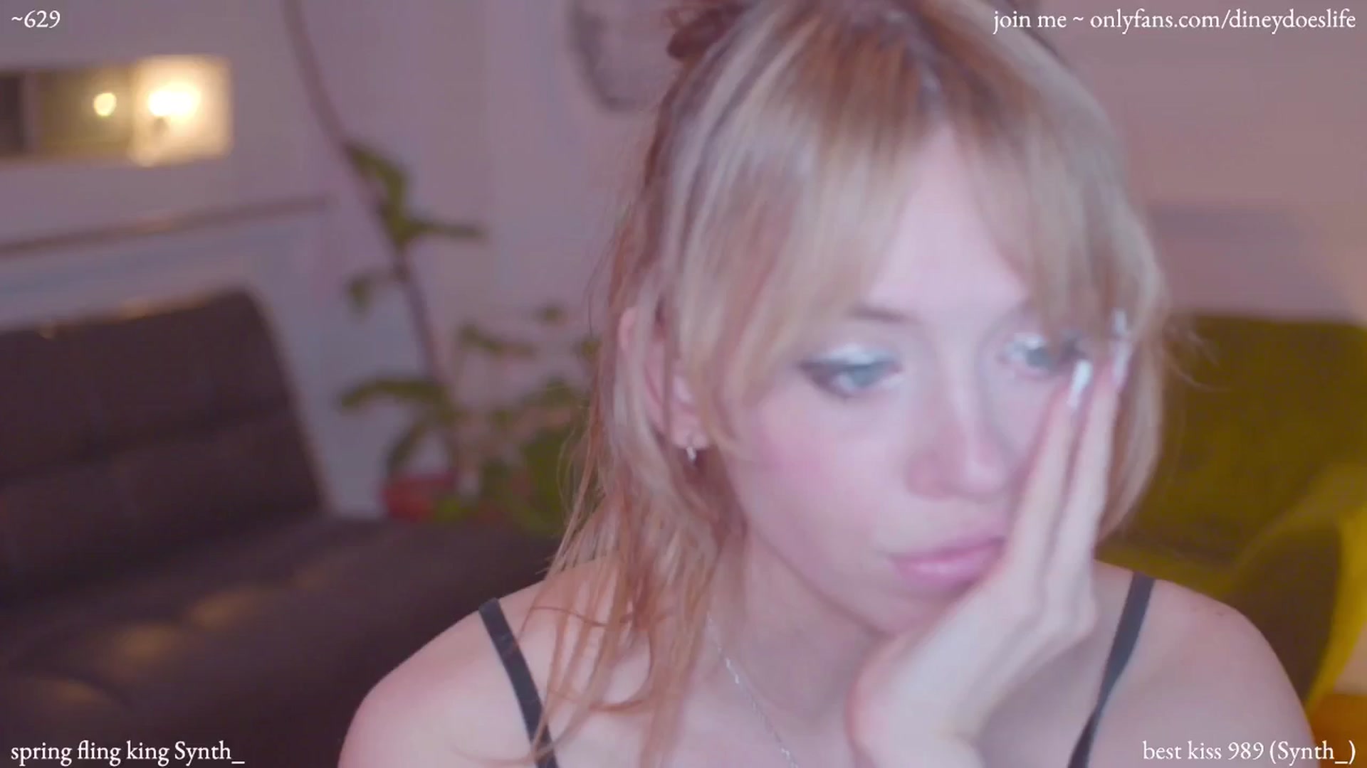 Gallery image thumbnail from diney_'s myfreecams stream on, 04/16/2024, 05:05 image 10 of 20