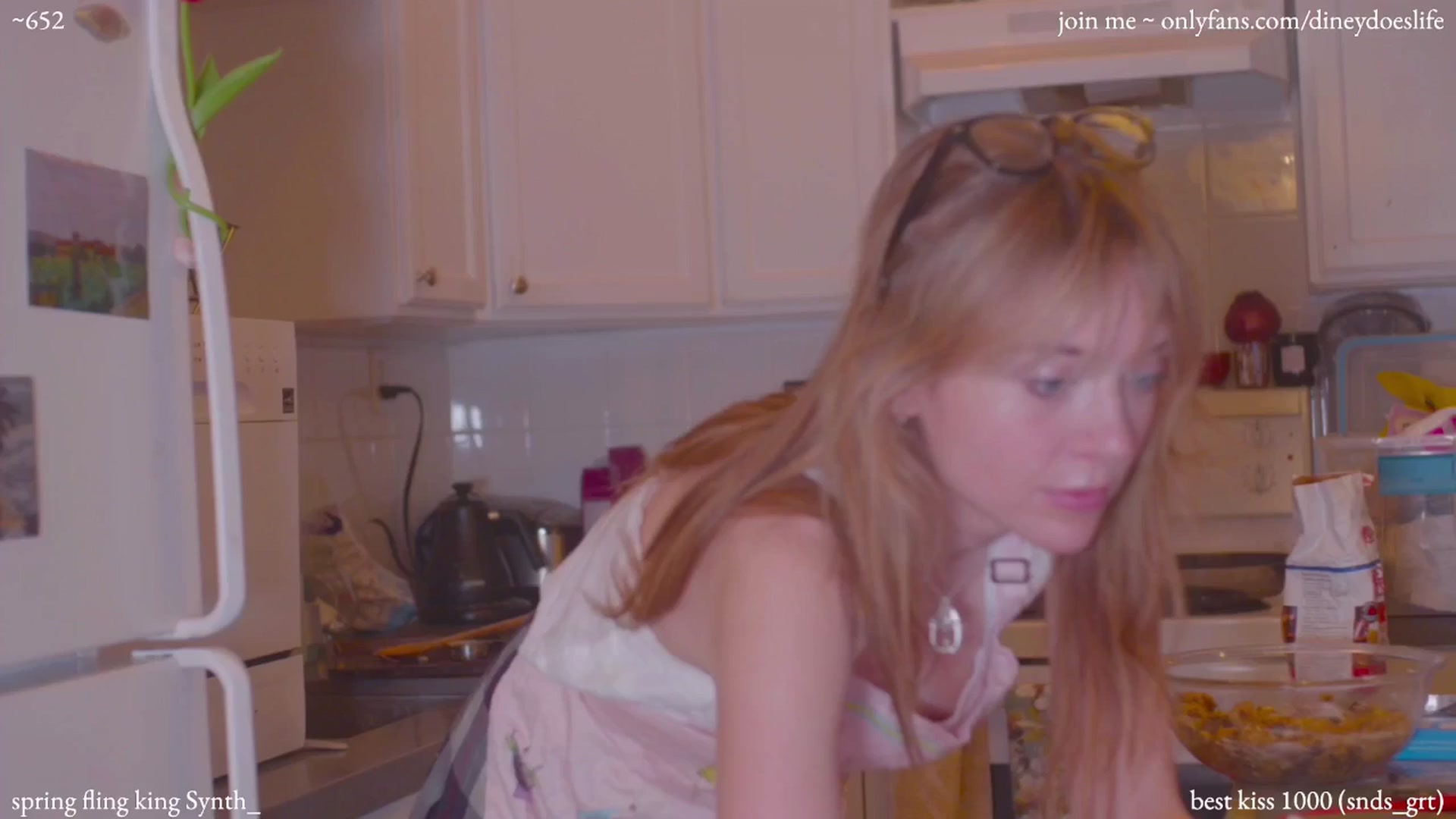 Gallery image thumbnail from diney_'s myfreecams stream on, 05/03/2024, 06:00 image 7 of 20
