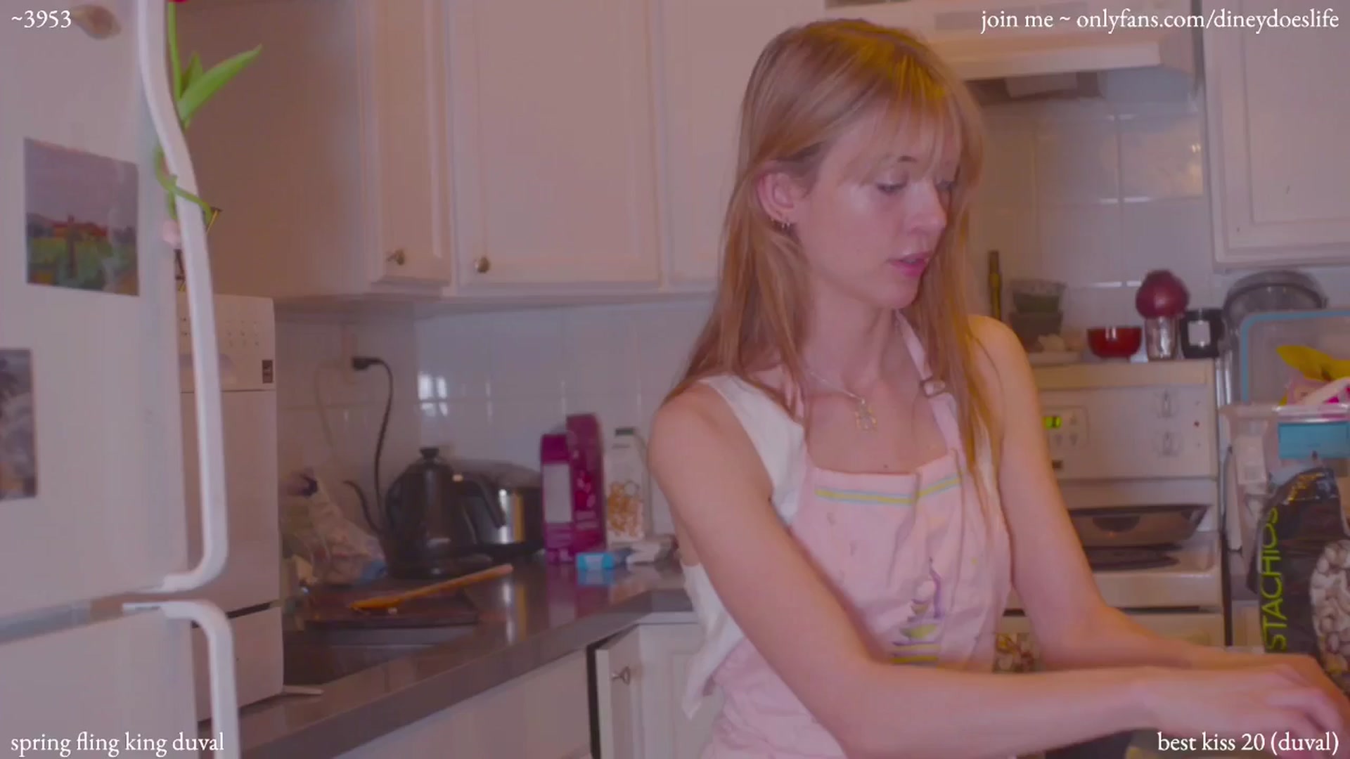 Gallery image thumbnail from diney_'s myfreecams stream on, 05/03/2024, 06:00 image 4 of 20