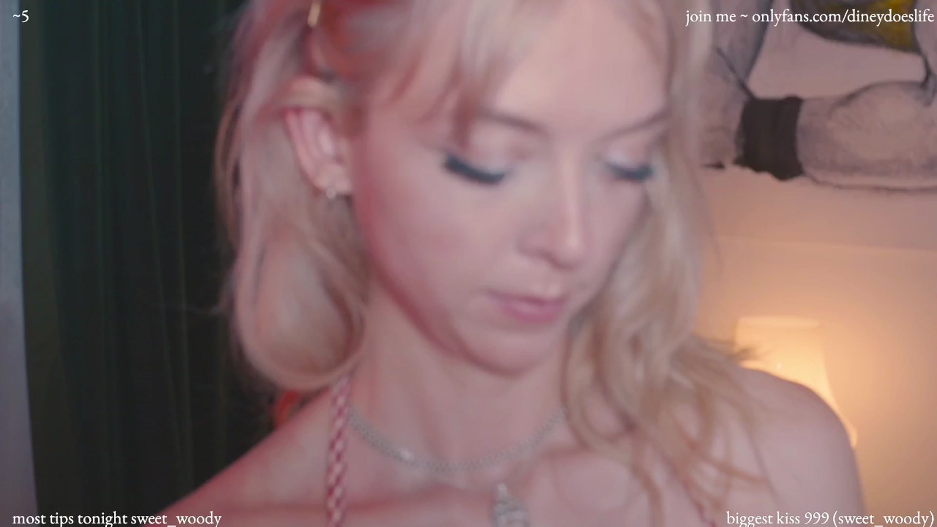 Gallery image thumbnail from diney_'s myfreecams stream on, 07/14/2024, 04:41 image 19 of 20