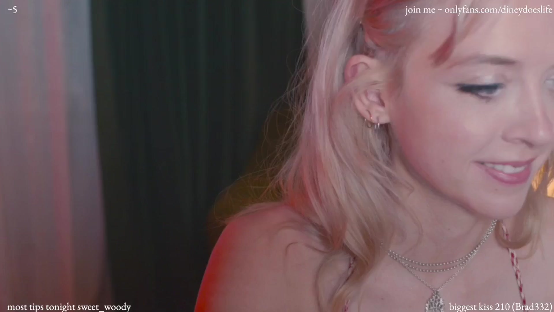 Gallery image thumbnail from diney_'s myfreecams stream on, 07/14/2024, 04:41 image 13 of 20