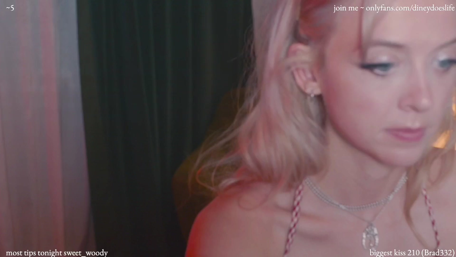Gallery image thumbnail from diney_'s myfreecams stream on, 07/14/2024, 04:41 image 14 of 20