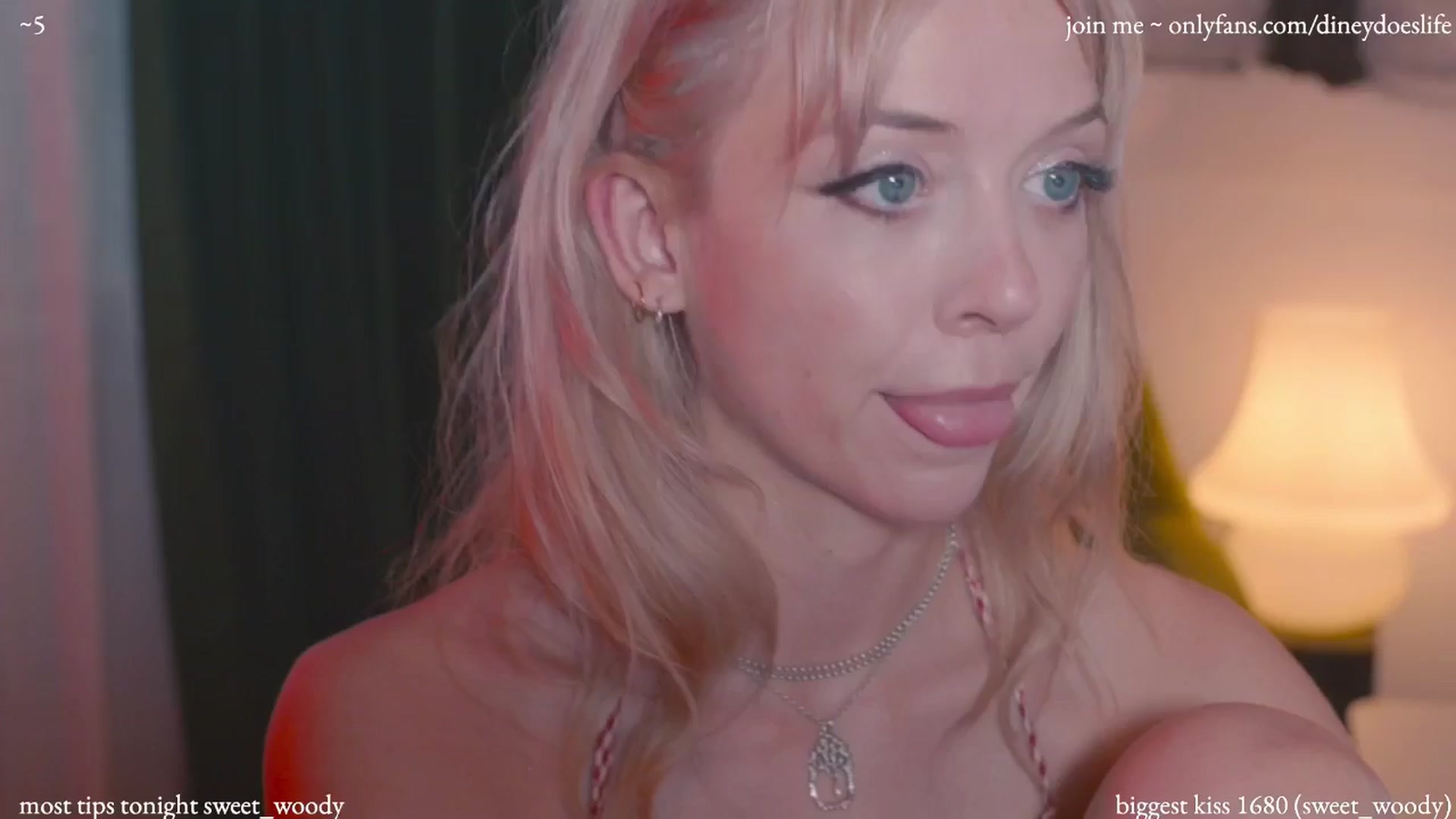 Gallery image thumbnail from diney_'s myfreecams stream on, 07/14/2024, 05:04 image 12 of 20