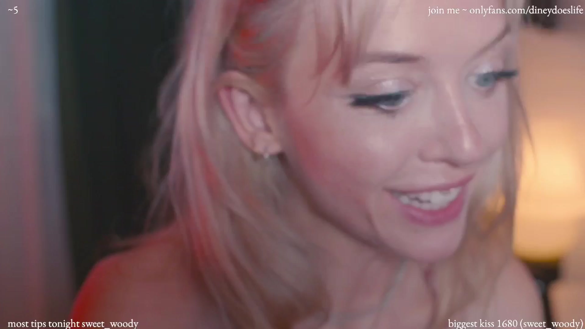 Gallery image thumbnail from diney_'s myfreecams stream on, 07/14/2024, 05:04 image 17 of 20
