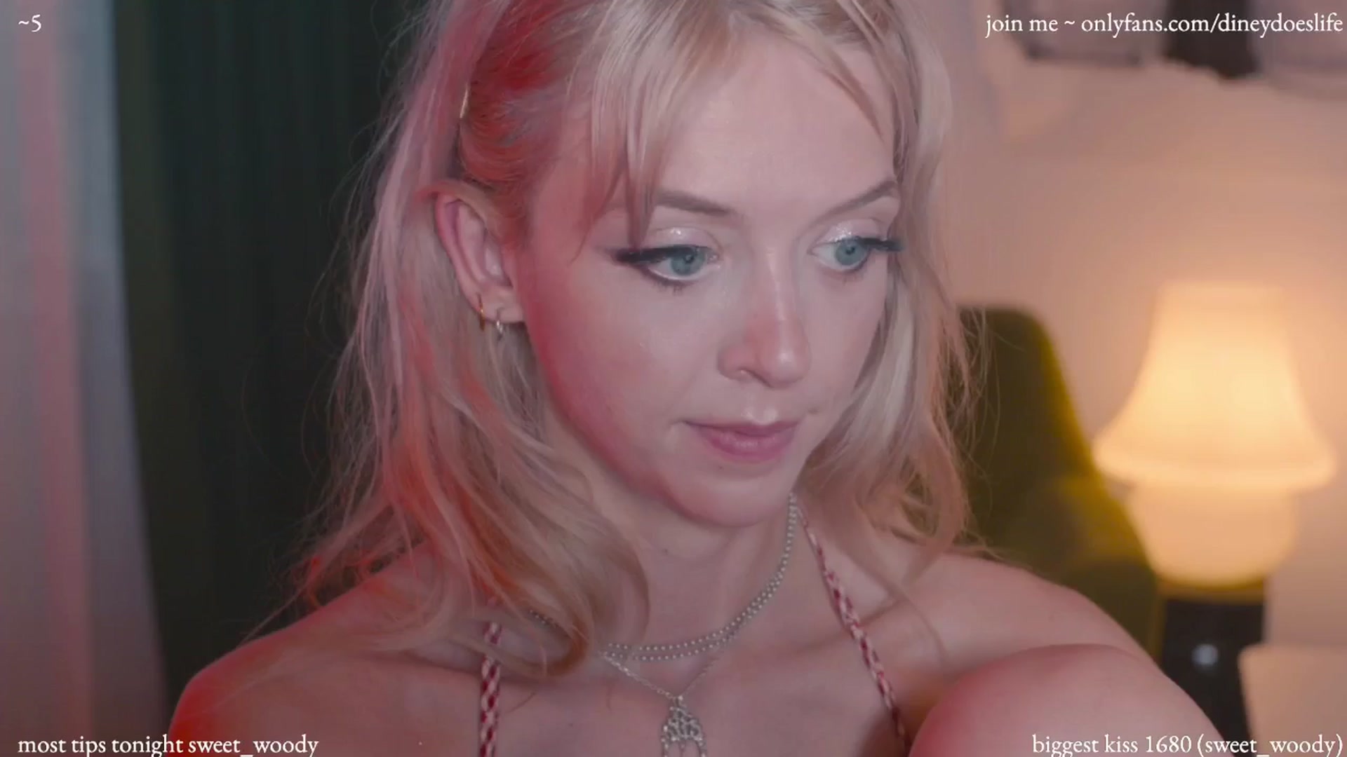 Gallery image thumbnail from diney_'s myfreecams stream on, 07/14/2024, 05:04 image 6 of 20
