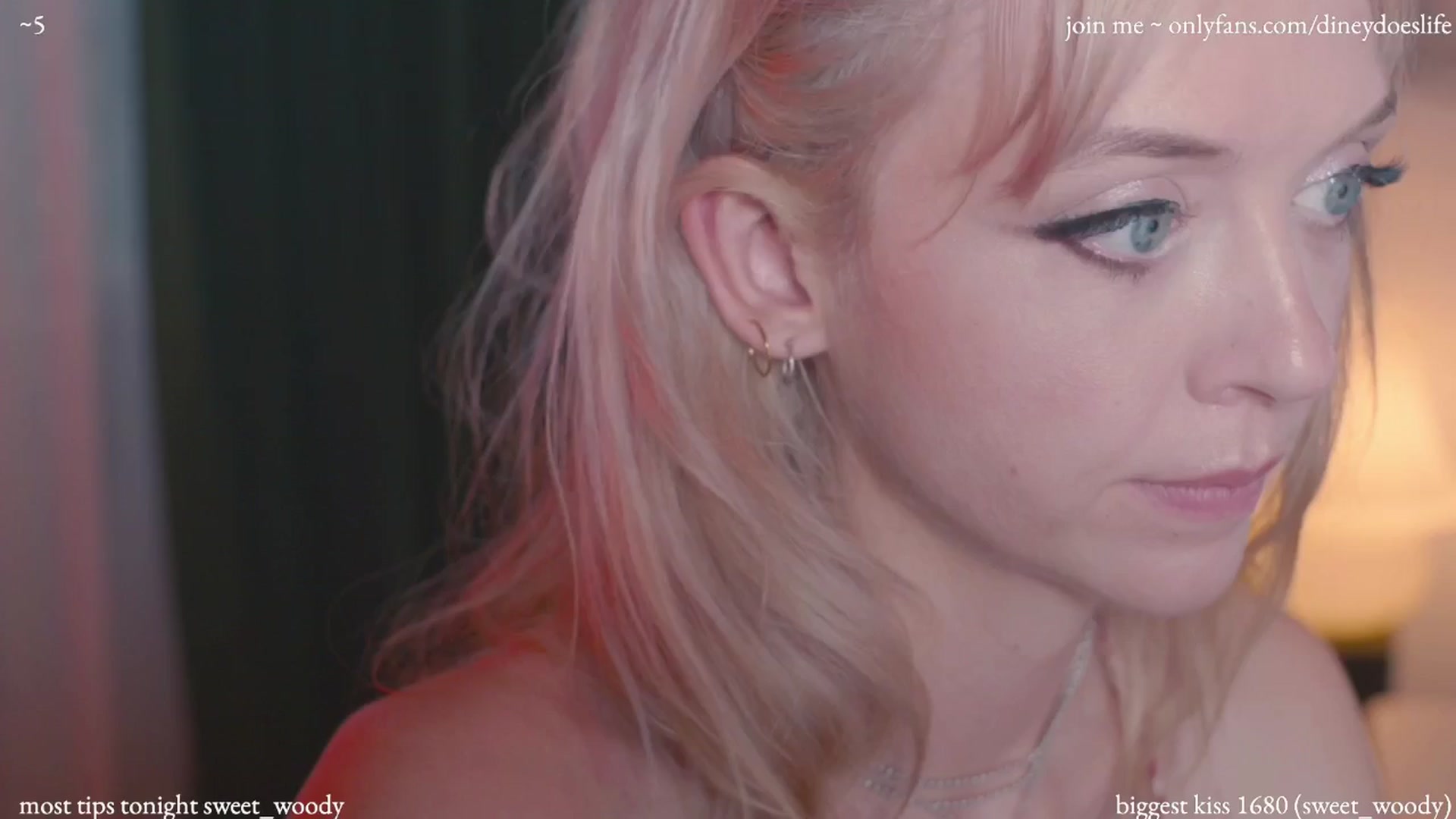 Gallery image thumbnail from diney_'s myfreecams stream on, 07/14/2024, 05:04 image 16 of 20