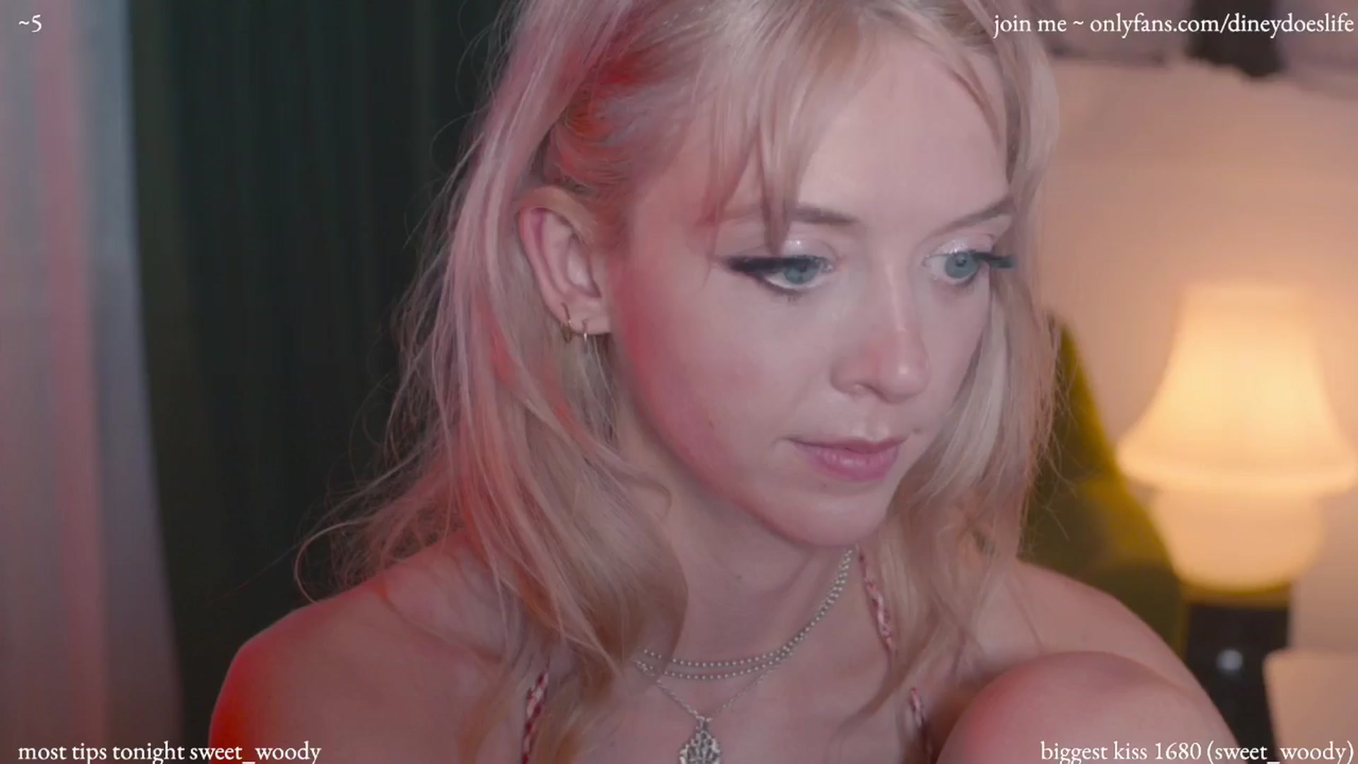 Gallery image thumbnail from diney_'s myfreecams stream on, 07/14/2024, 05:04 image 13 of 20