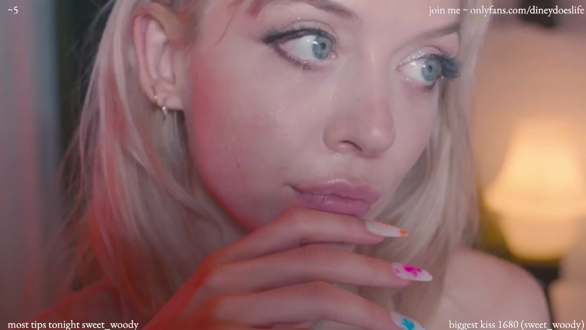 Gallery image thumbnail from diney_'s myfreecams stream on, 07/14/2024, 05:04 image 15 of 20
