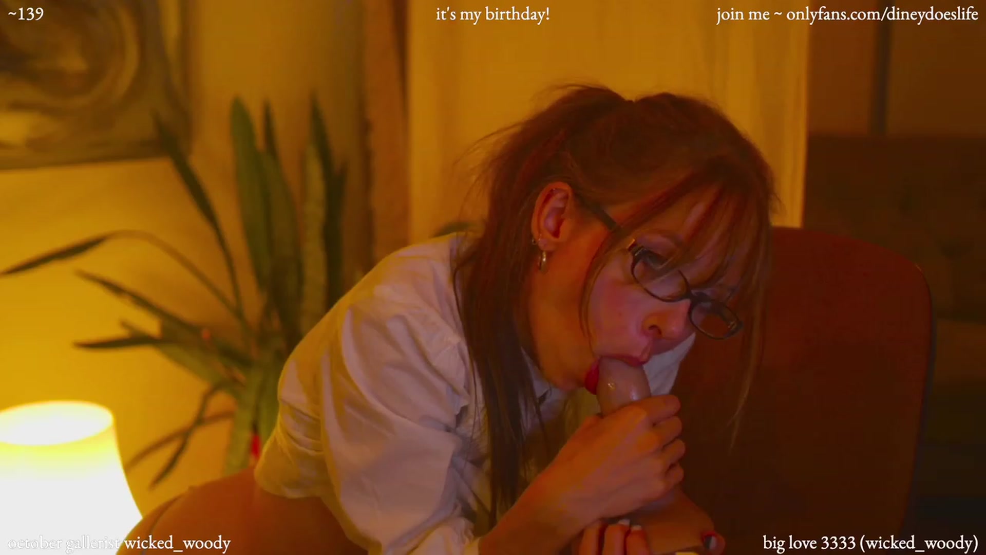Gallery image thumbnail from diney_bday's myfreecams stream on, 10/21/2023, 23:03 image 13 of 20