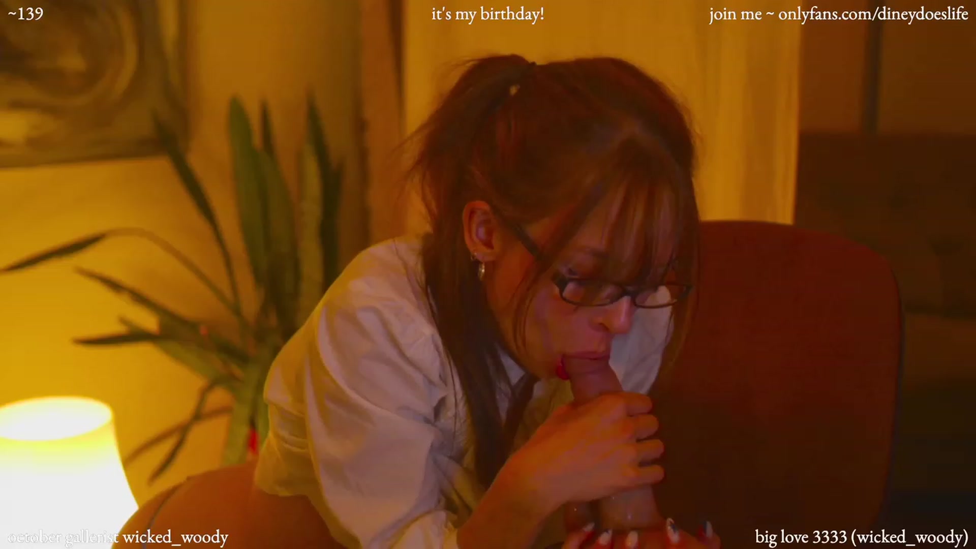 Gallery image thumbnail from diney_bday's myfreecams stream on, 10/21/2023, 23:03 image 15 of 20