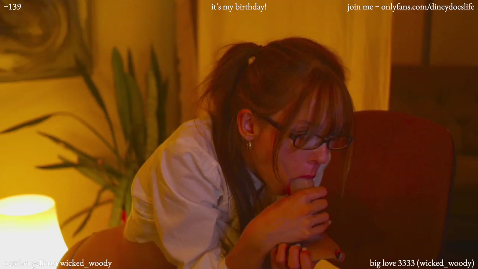 Gallery image thumbnail from diney_bday's myfreecams stream on, 10/21/2023, 23:03 image 12 of 20