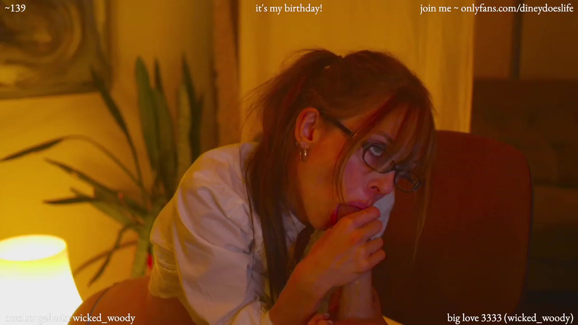 Gallery image thumbnail from diney_bday's myfreecams stream on, 10/21/2023, 23:03 image 17 of 20