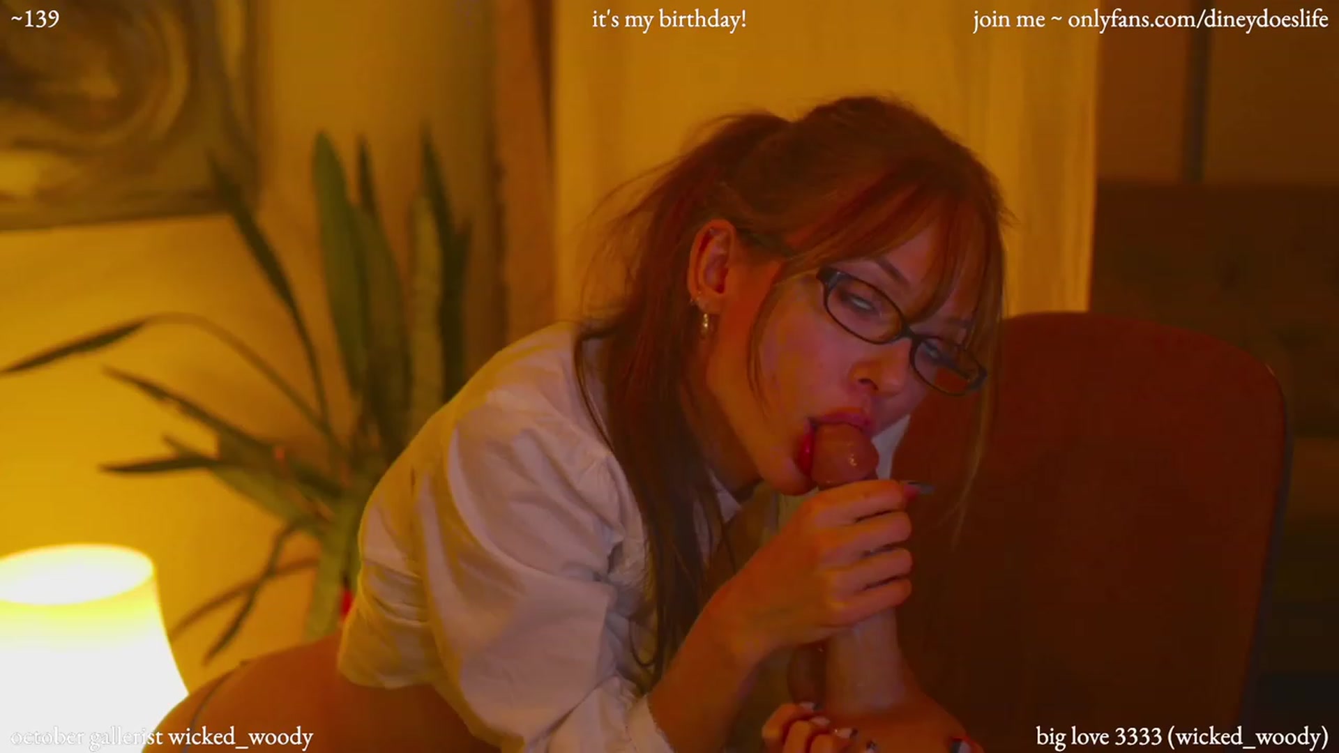 Gallery image thumbnail from diney_bday's myfreecams stream on, 10/21/2023, 23:03 image 7 of 20