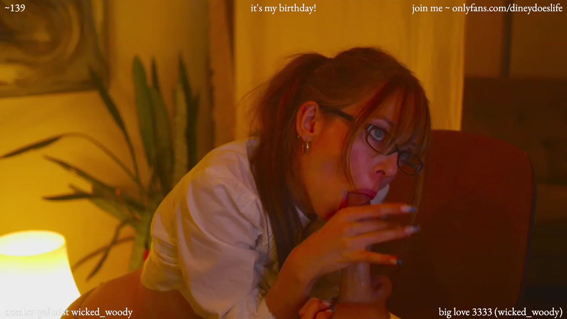 Gallery image thumbnail from diney_bday's myfreecams stream on, 10/21/2023, 23:03 image 14 of 20