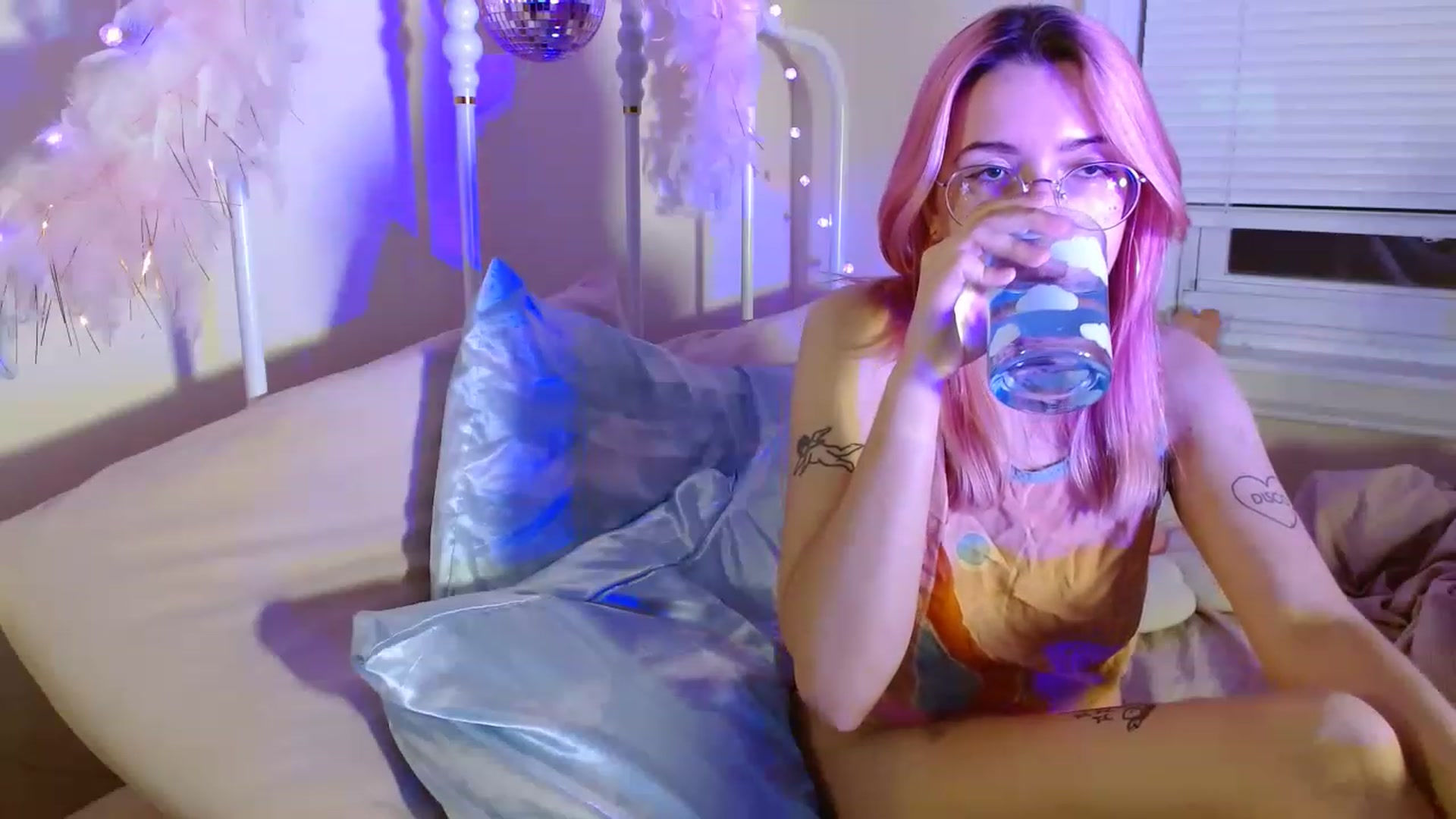Gallery image thumbnail from discobb's myfreecams stream on, 01/10/2023, 11:19 image 16 of 20