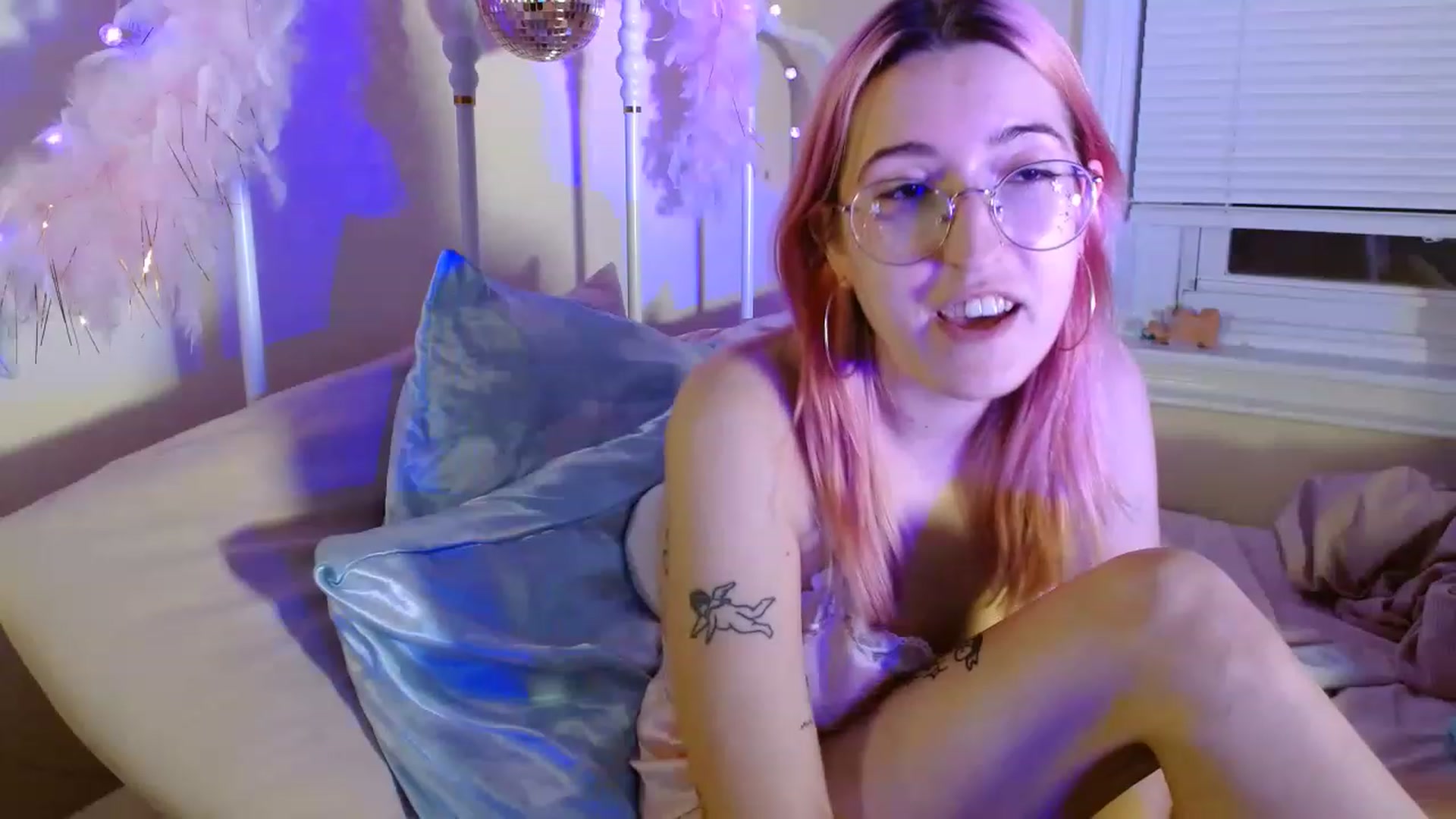 Gallery image thumbnail from discobb's myfreecams stream on, 01/10/2023, 11:19 image 3 of 20