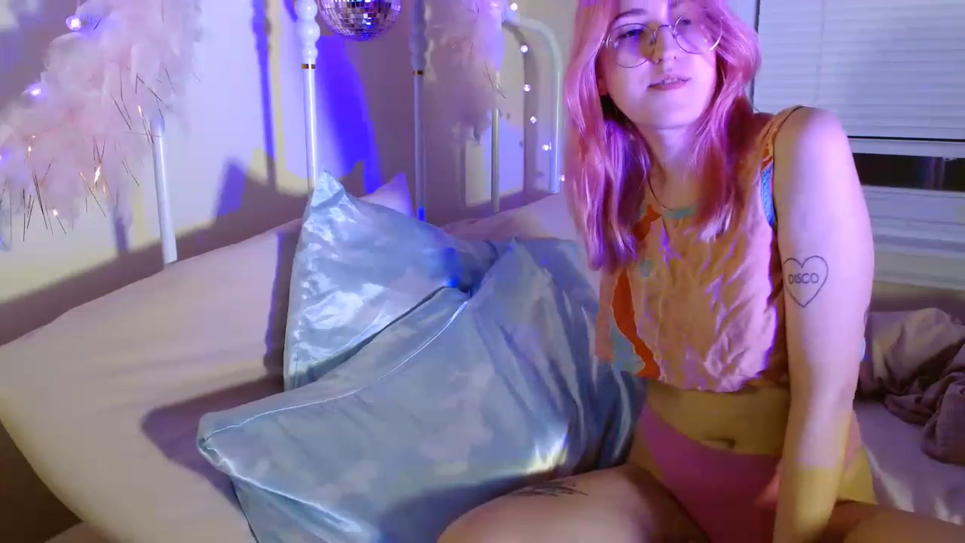 Gallery image thumbnail from discobb's myfreecams stream on, 01/10/2023, 11:19 image 15 of 20