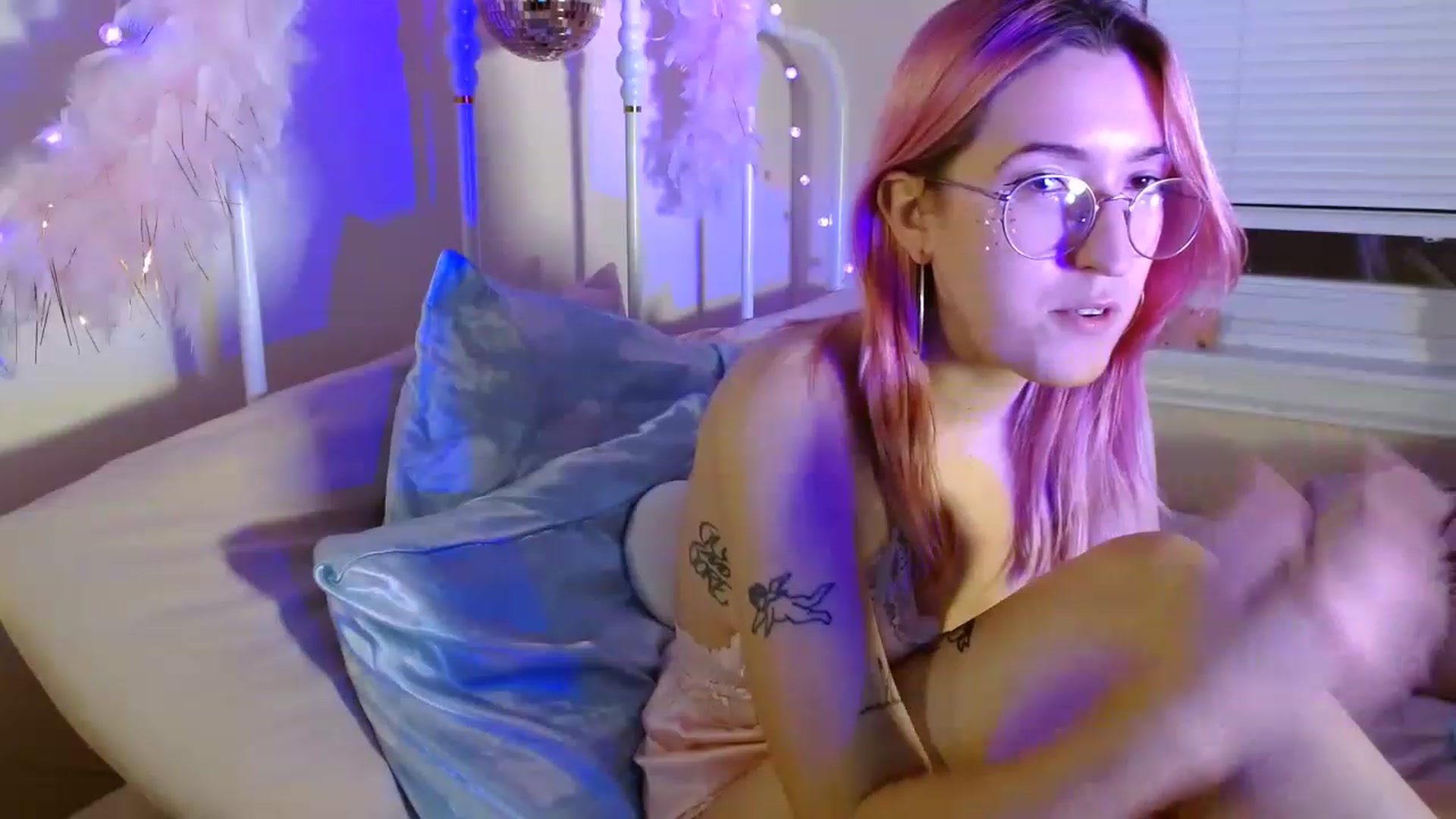 Gallery image thumbnail from discobb's myfreecams stream on, 01/10/2023, 11:19 image 2 of 20