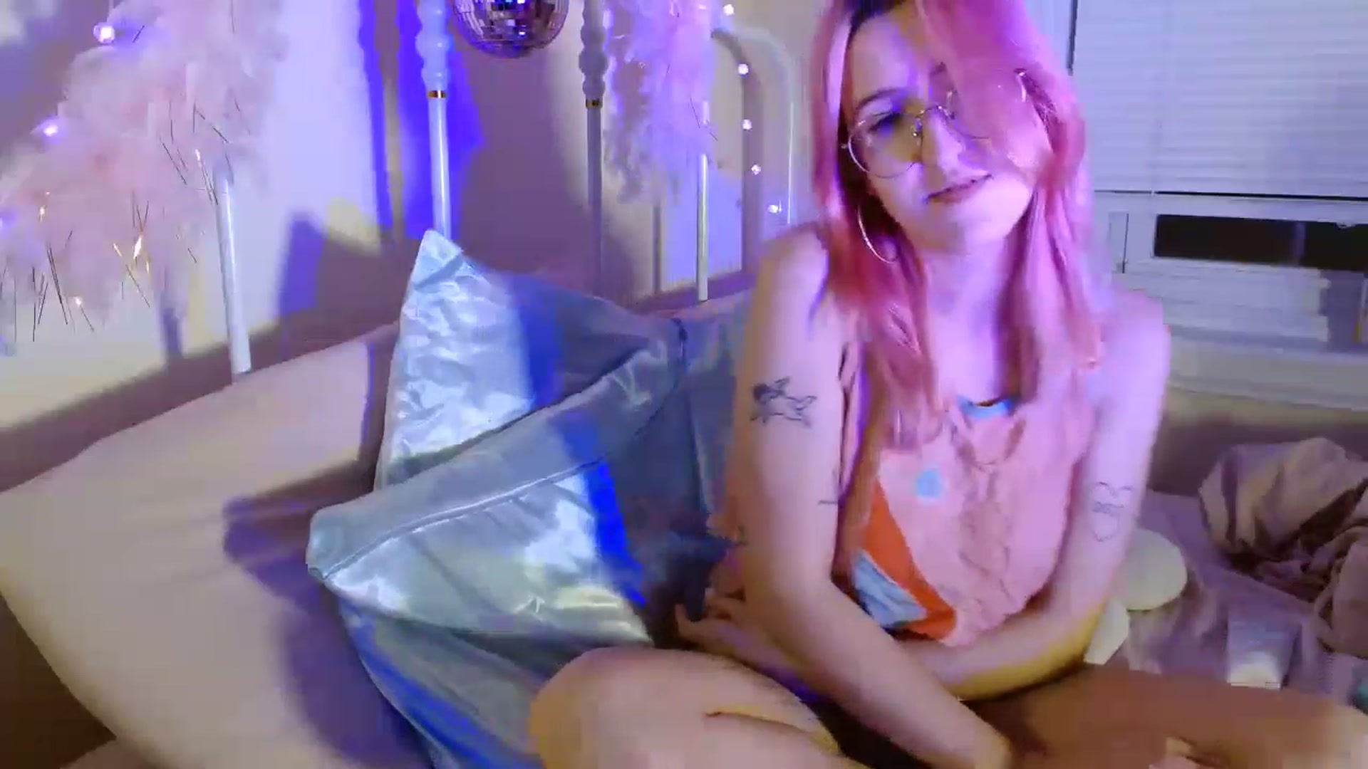Gallery image thumbnail from discobb's myfreecams stream on, 01/10/2023, 11:19 image 9 of 20