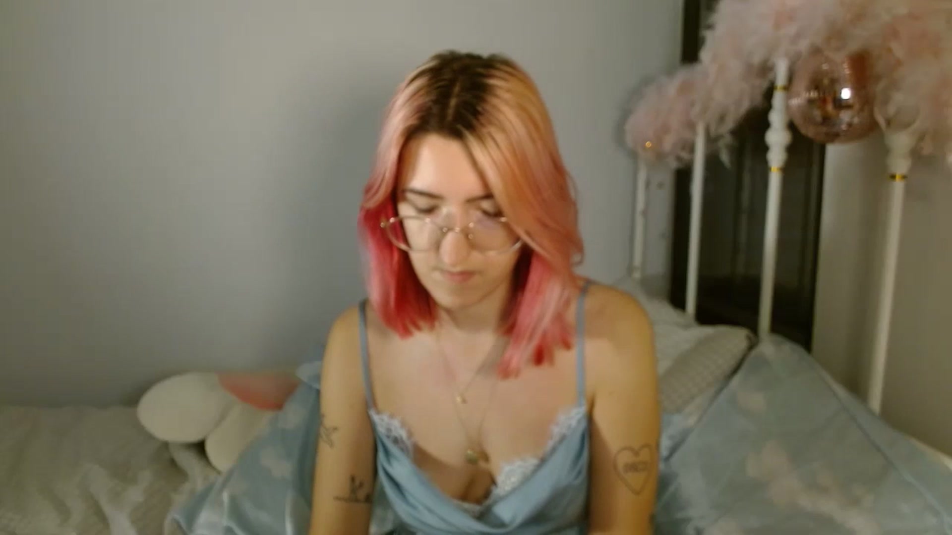 Gallery image thumbnail from discobb's myfreecams stream on, 12/31/2023, 18:35 image 12 of 20