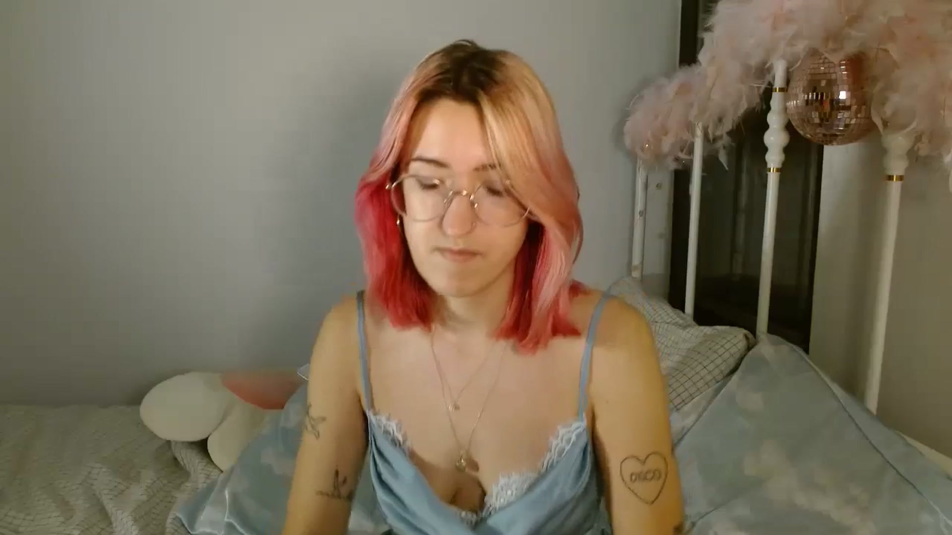 Gallery image thumbnail from discobb's myfreecams stream on, 12/31/2023, 18:35 image 15 of 20