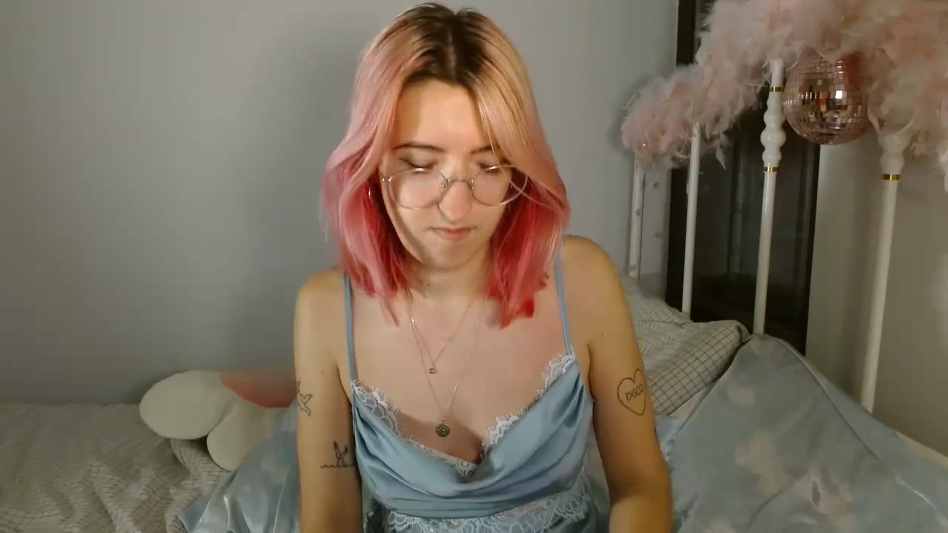 Gallery image thumbnail from discobb's myfreecams stream on, 12/31/2023, 18:35 image 6 of 20