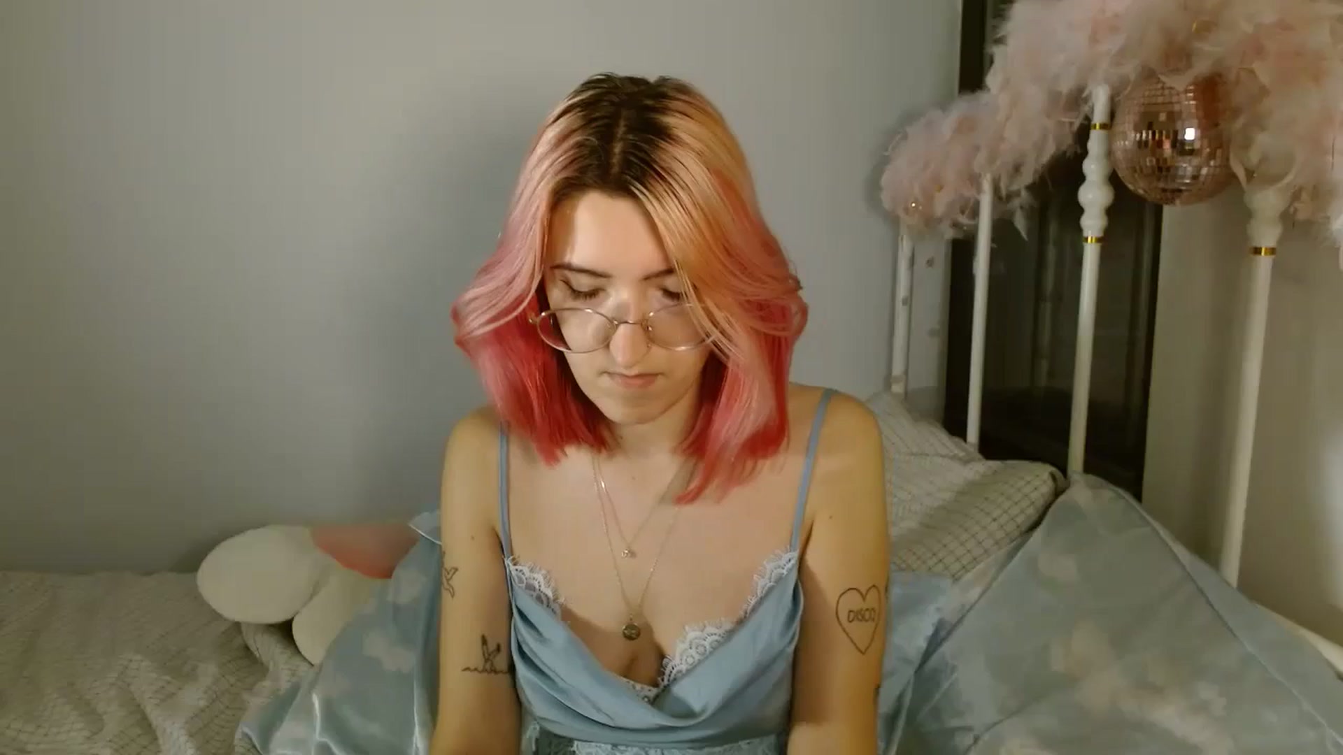 Gallery image thumbnail from discobb's myfreecams stream on, 12/31/2023, 18:35 image 19 of 20