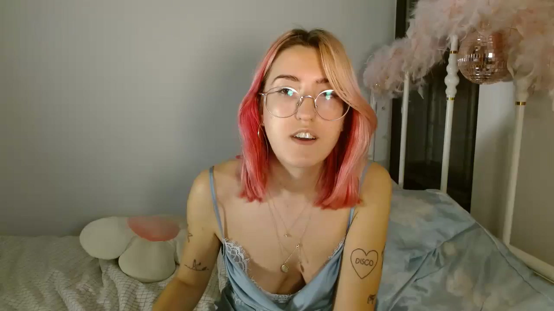 Gallery image thumbnail from discobb's myfreecams stream on, 12/31/2023, 19:17 image 1 of 20