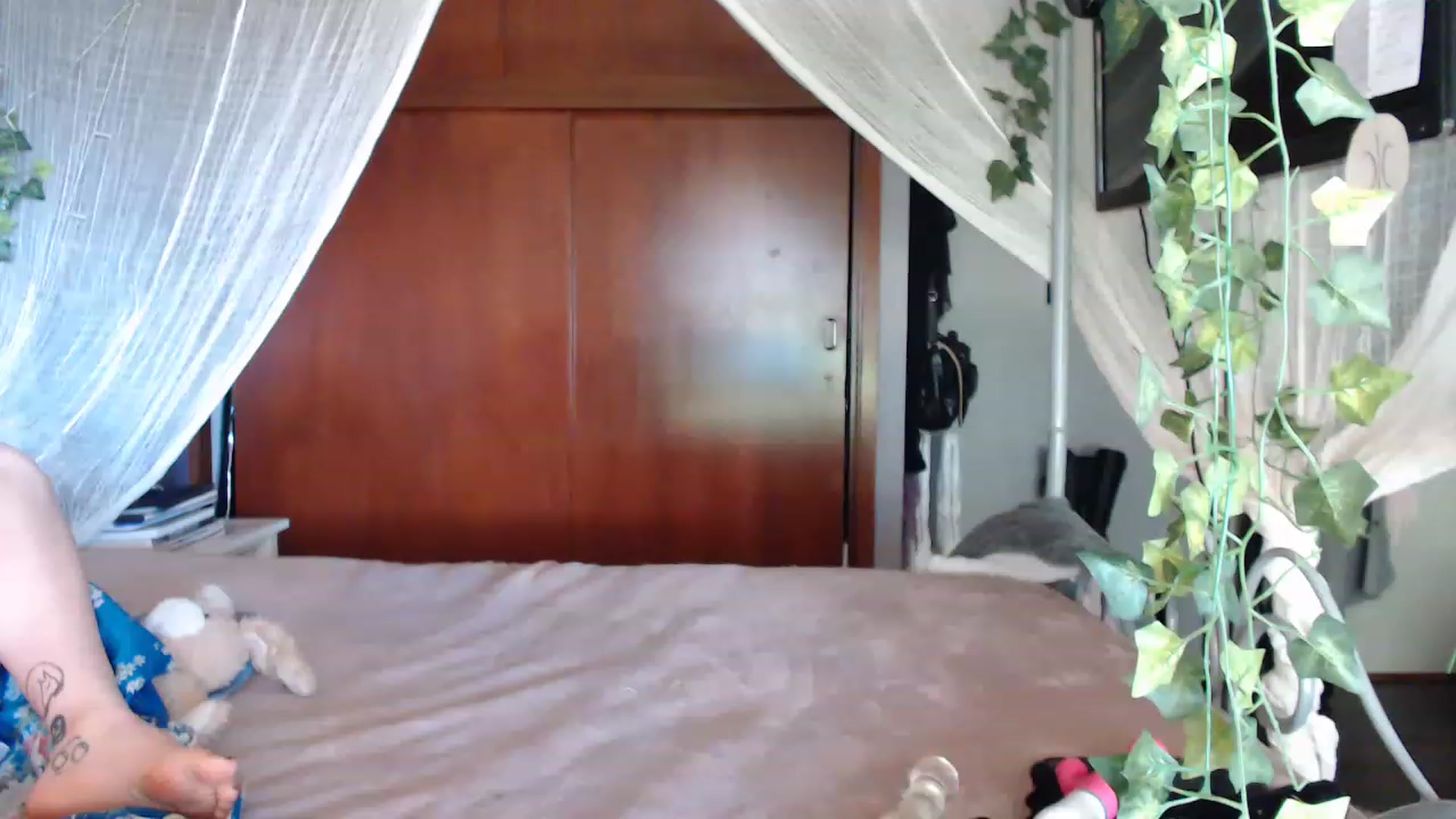 Gallery image thumbnail from divinefilth's myfreecams stream on, 12/22/2022, 09:01 image 3 of 20