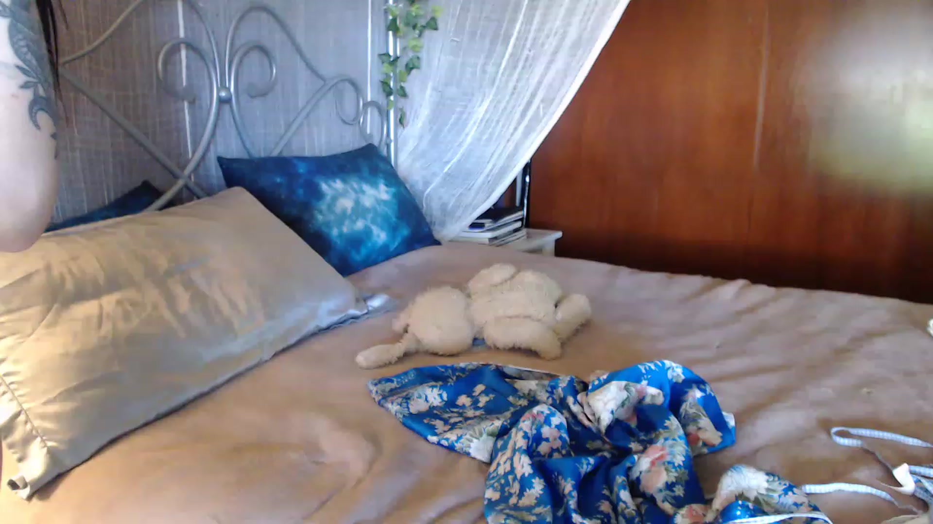 Gallery image thumbnail from divinefilth's myfreecams stream on, 12/22/2022, 11:41 image 2 of 20