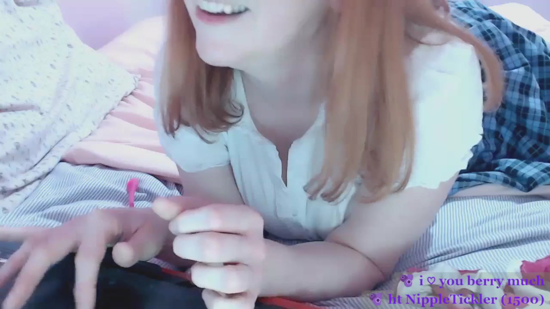 Gallery image thumbnail from doeberry's myfreecams stream on, 03/10/2026, 24:28 image 13 of 20