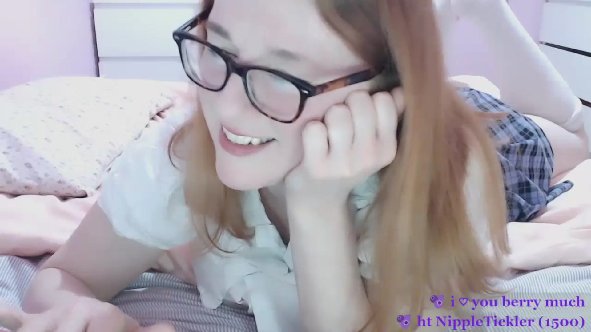 Gallery image thumbnail from doeberry's myfreecams stream on, 03/10/2026, 24:28 image 4 of 20