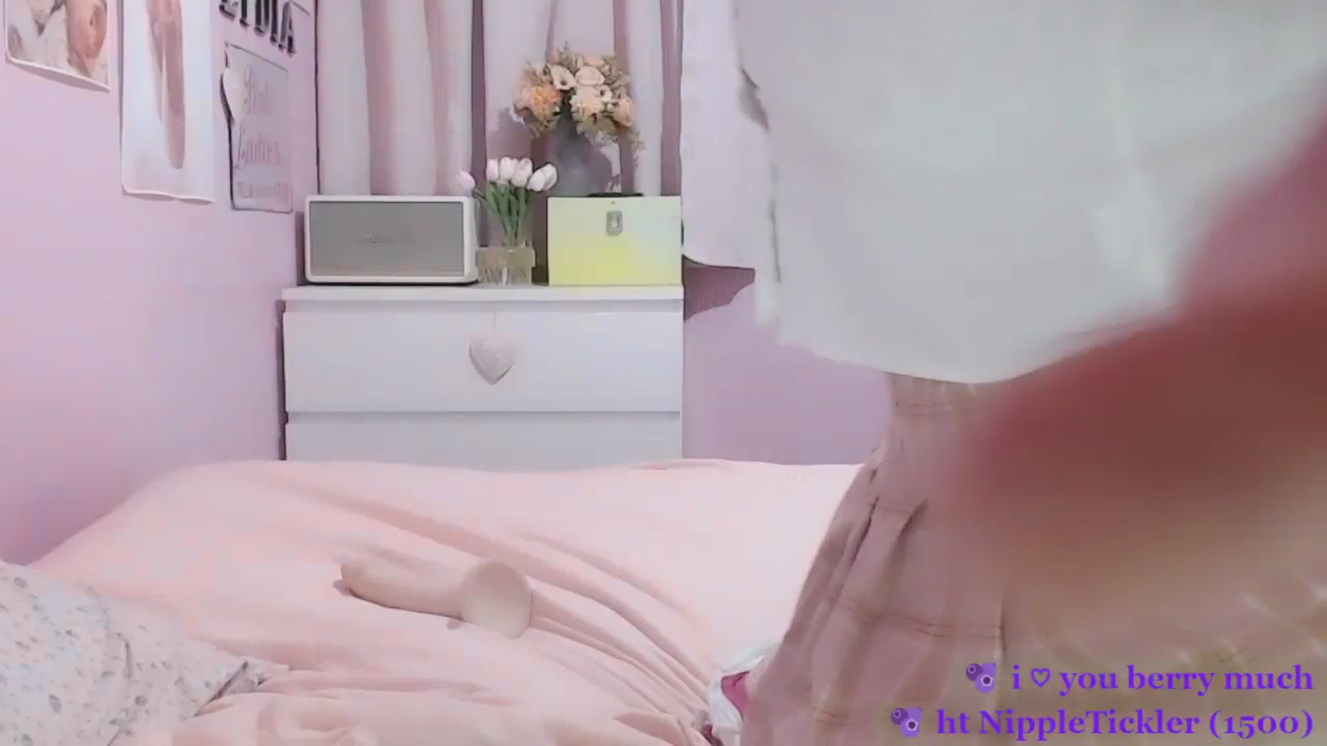 Gallery image thumbnail from doeberry's myfreecams stream on, 03/11/2026, 24:36 image 17 of 20