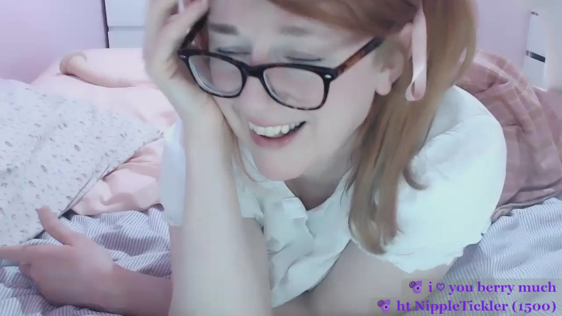 Gallery image thumbnail from doeberry's myfreecams stream on, 03/11/2026, 24:36 image 20 of 20