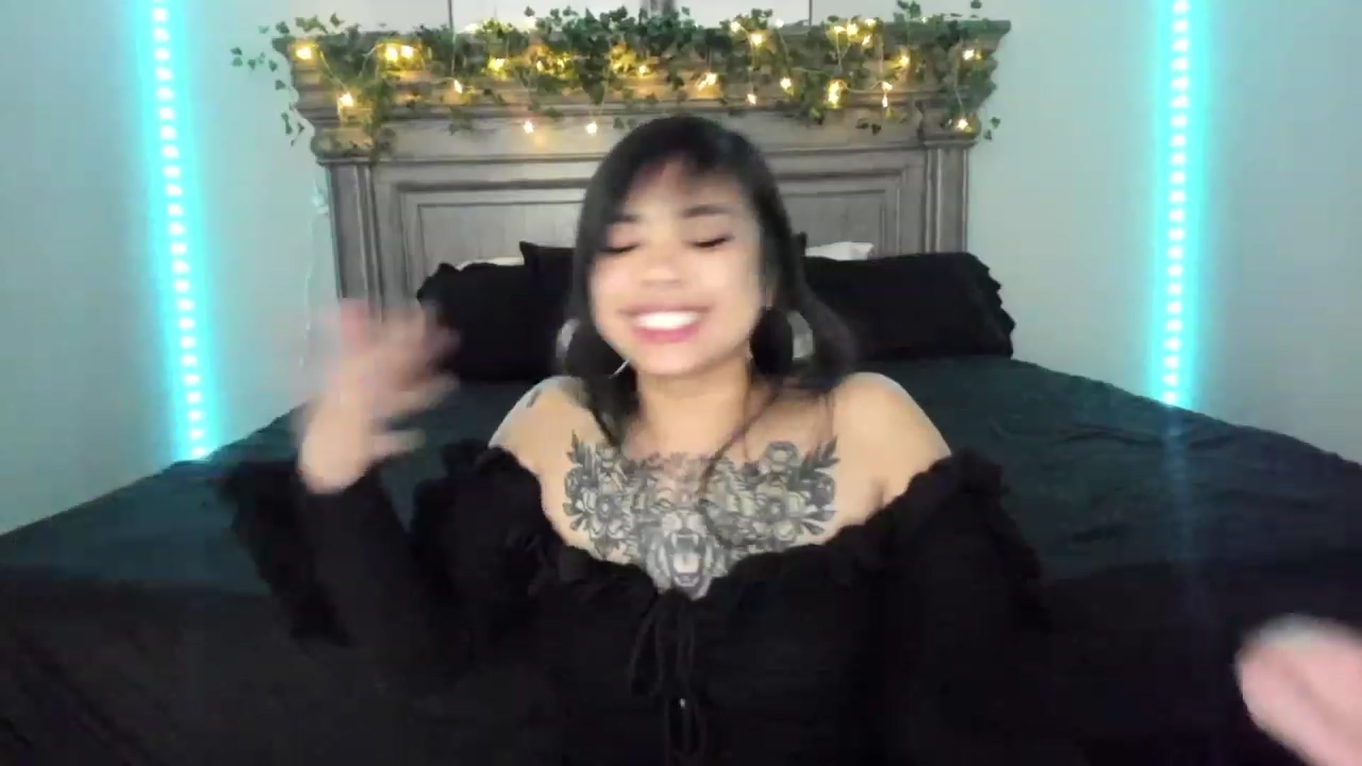 Gallery image thumbnail from dolllface's myfreecams stream on, 12/03/2022, 07:16 image 16 of 20
