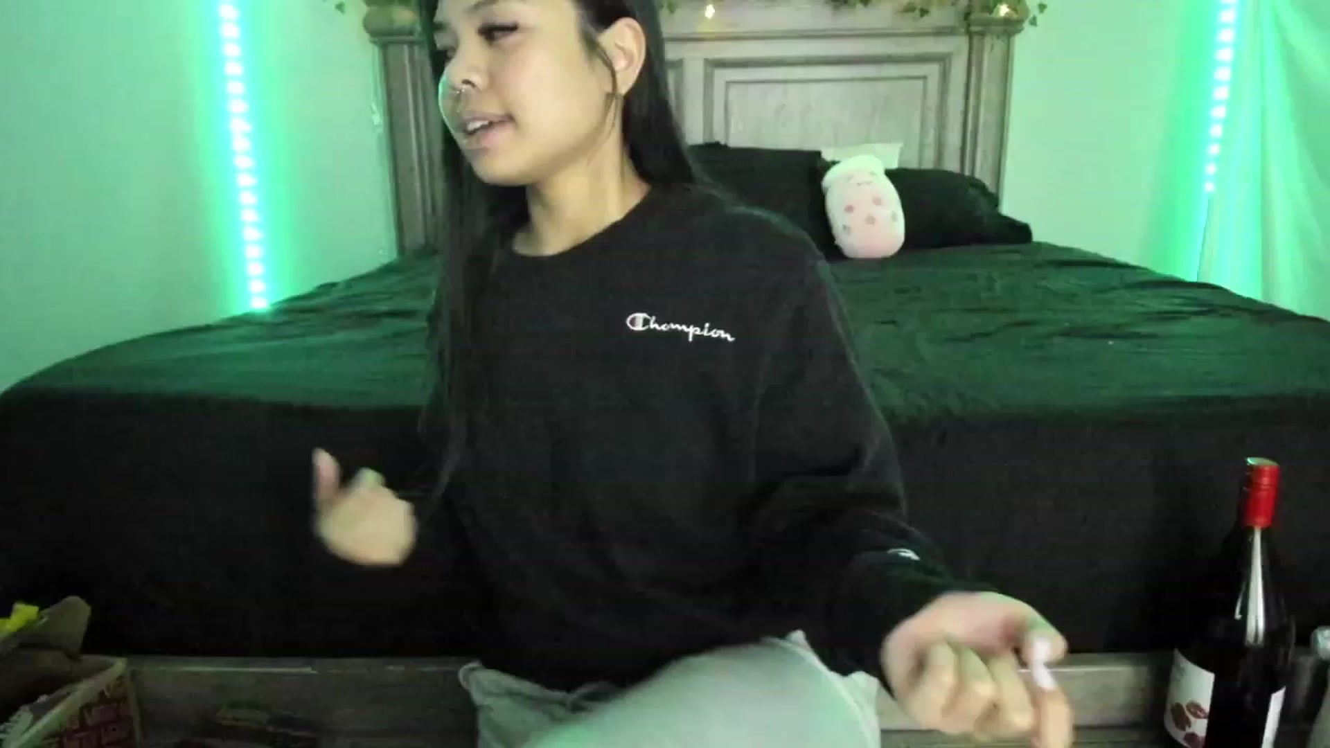Gallery image thumbnail from dolllface's myfreecams stream on, 12/24/2022, 07:24 image 1 of 20