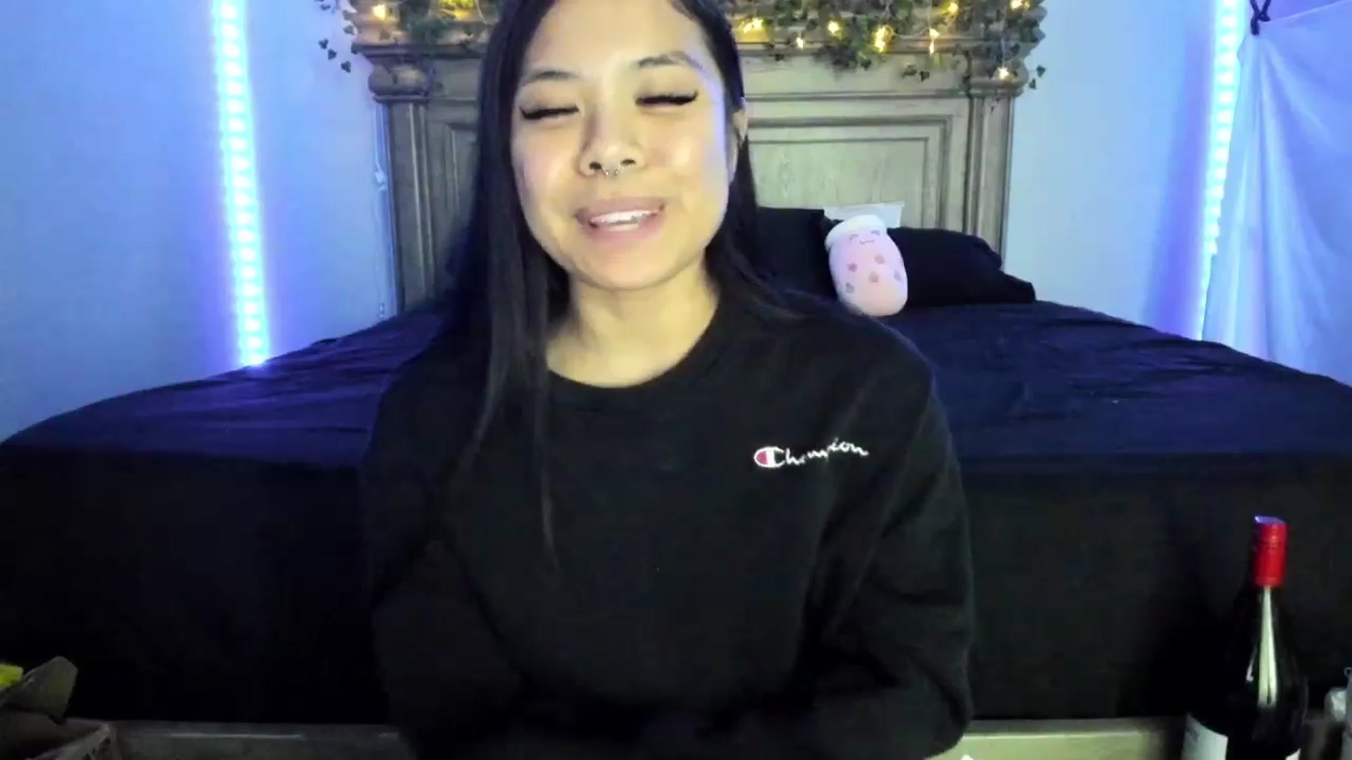 Gallery image thumbnail from dolllface's myfreecams stream on, 12/24/2022, 07:24 image 13 of 20