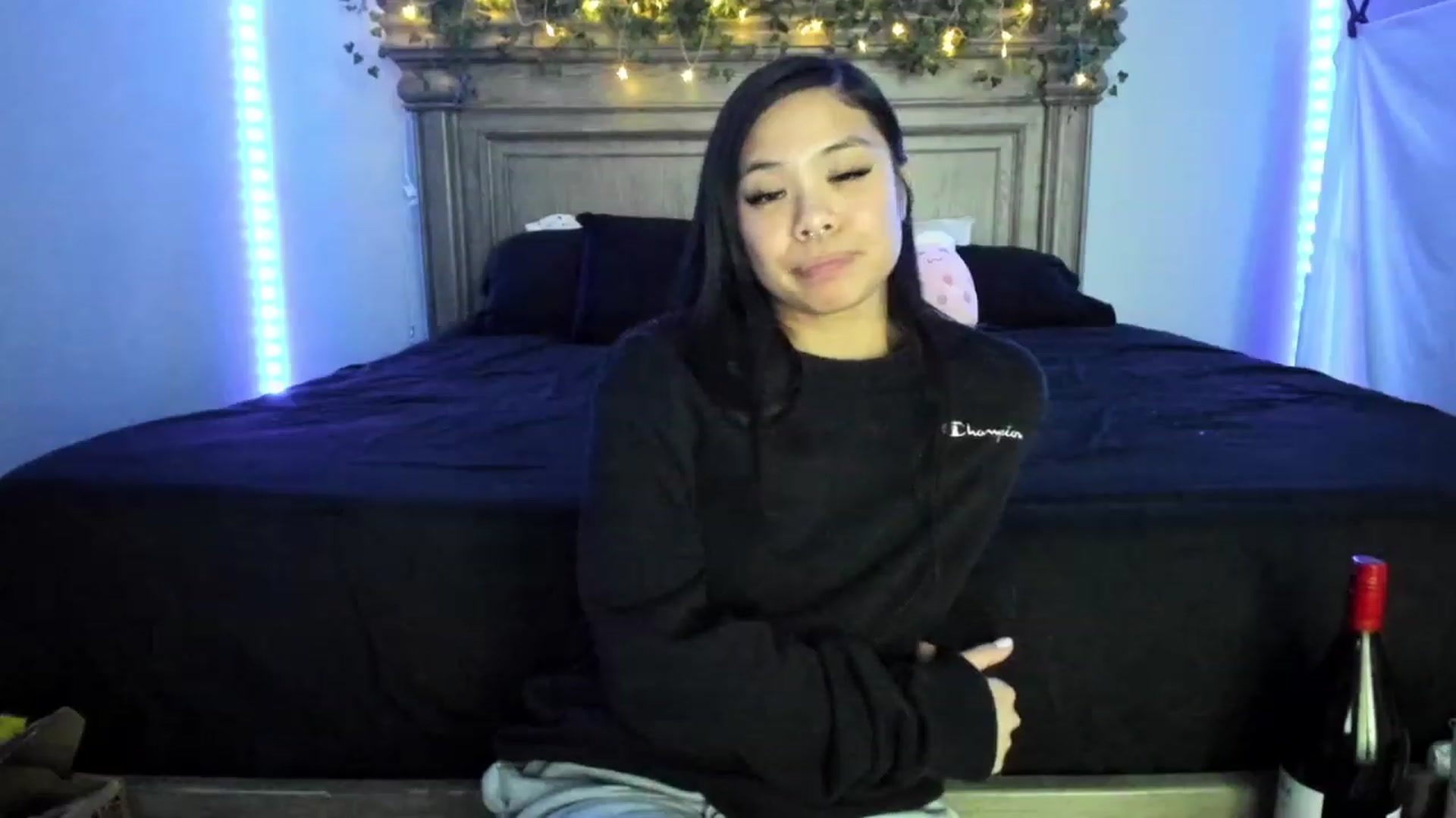 Gallery image thumbnail from dolllface's myfreecams stream on, 12/24/2022, 07:24 image 6 of 20