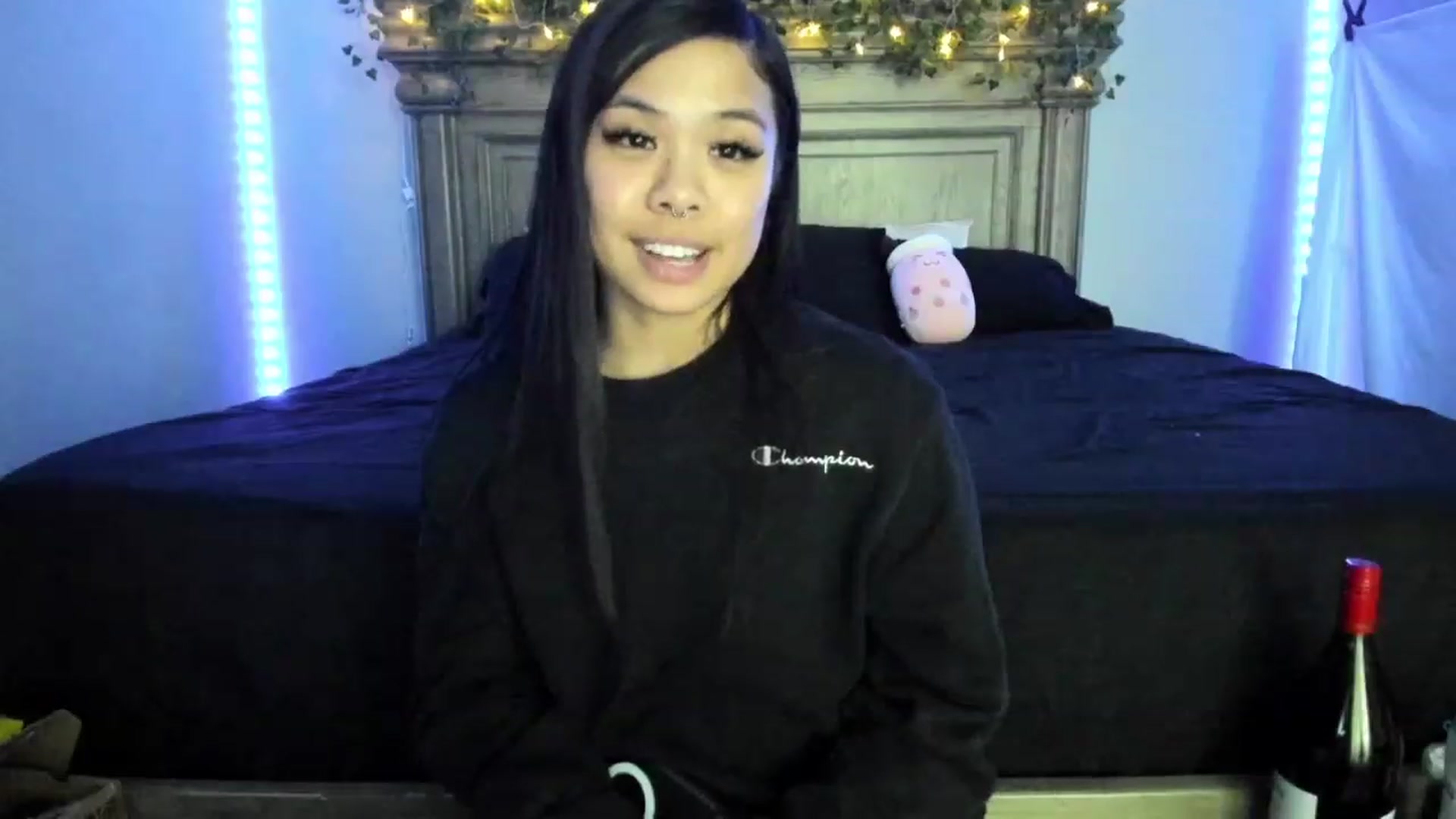 Gallery image thumbnail from dolllface's myfreecams stream on, 12/24/2022, 07:24 image 10 of 20