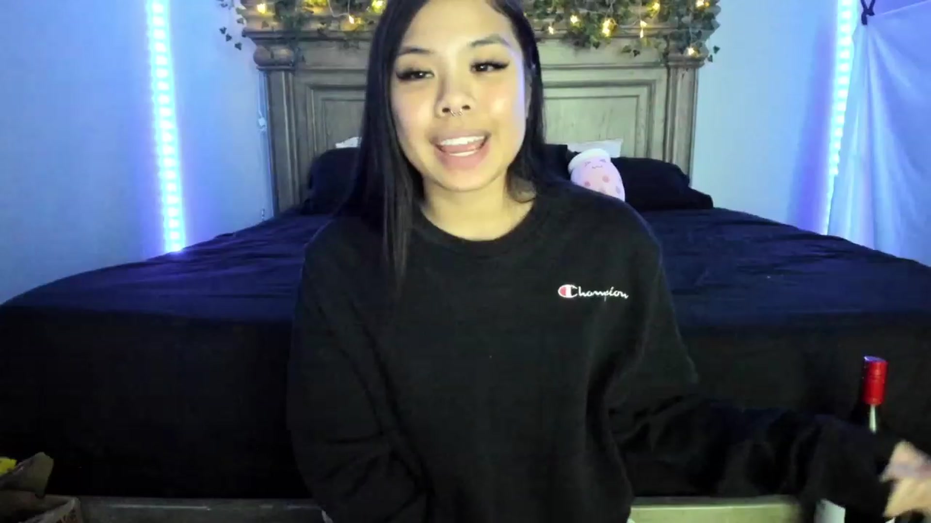 Gallery image thumbnail from dolllface's myfreecams stream on, 12/24/2022, 07:24 image 18 of 20
