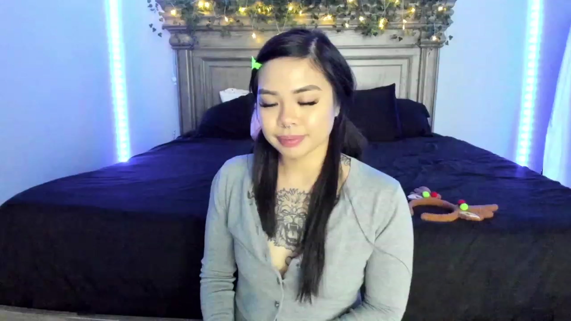 Gallery image thumbnail from dolllface's myfreecams stream on, 12/25/2022, 08:43 image 16 of 20